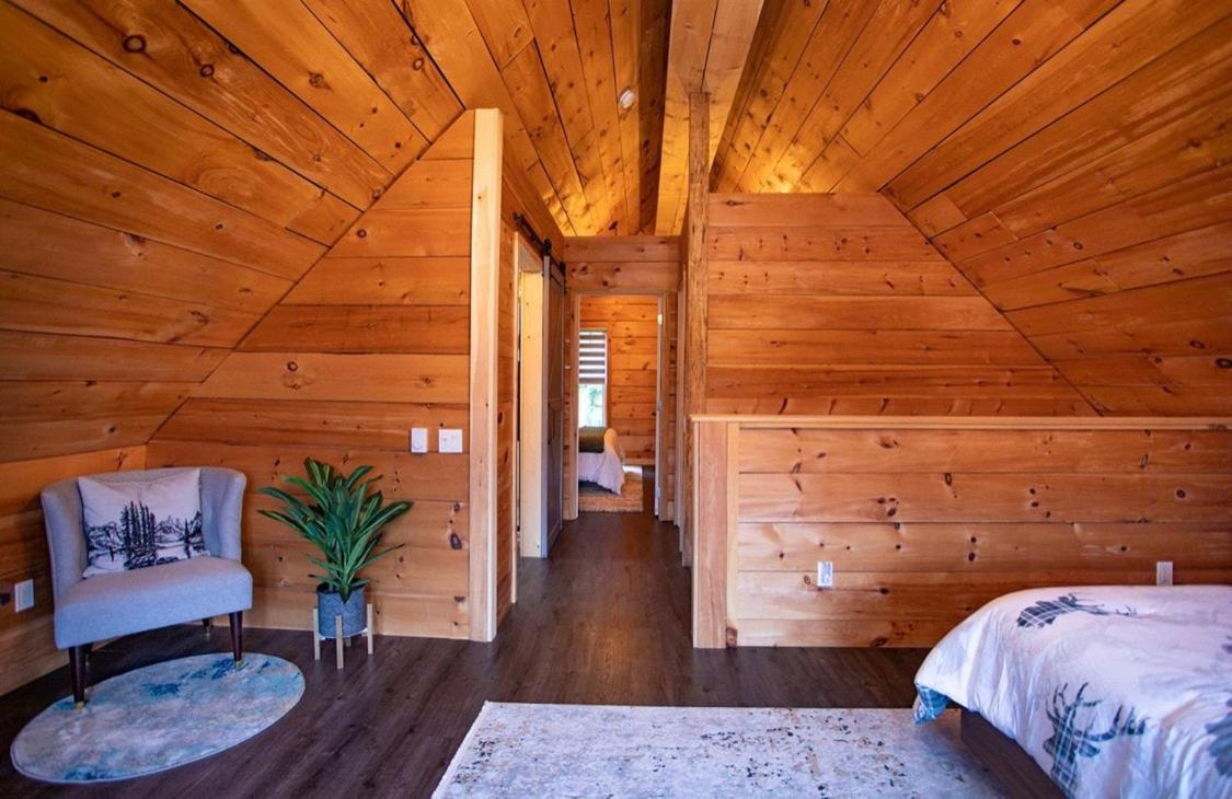 Lakefront Retreat & Panoramic Views With Hot Tub and Sauna