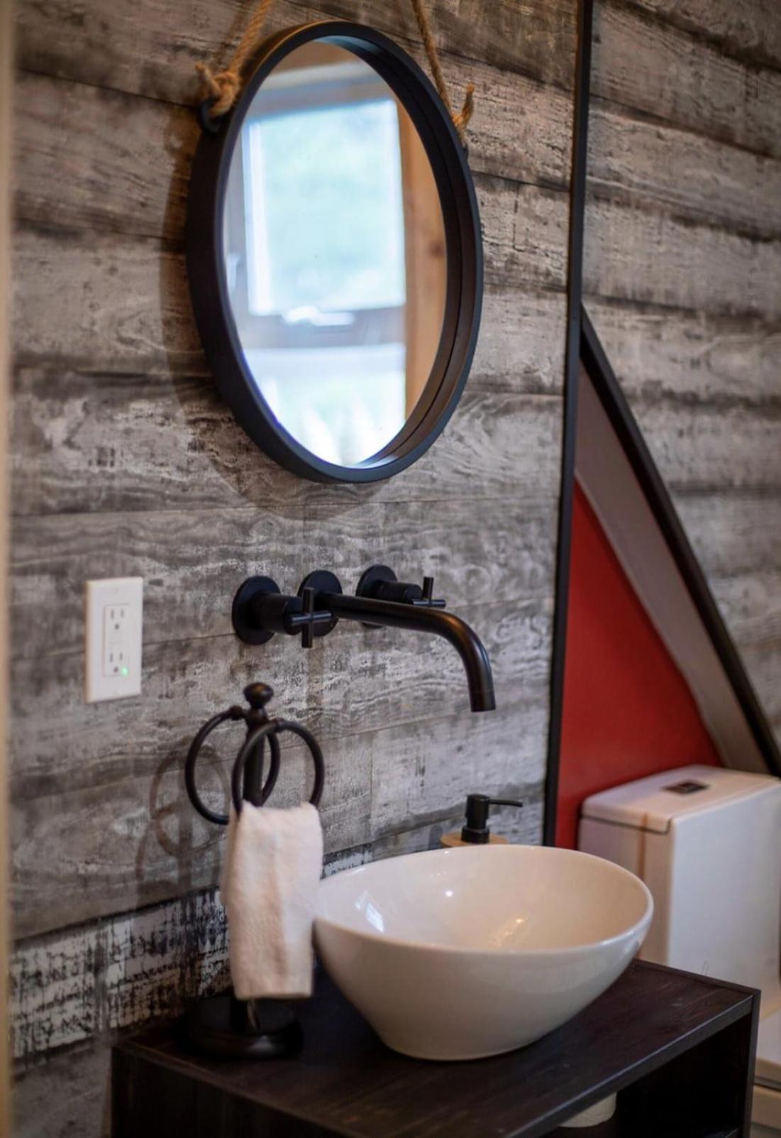 Lakefront Retreat & Panoramic Views With Hot Tub and Sauna