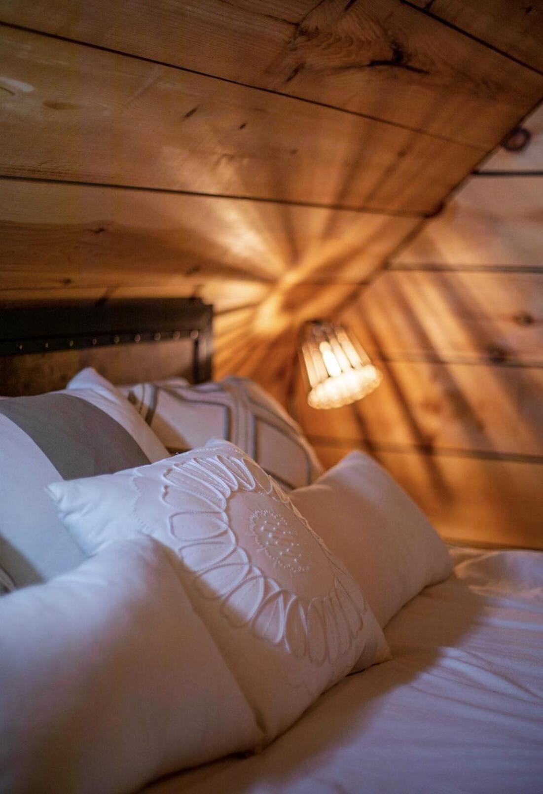 Lakefront Retreat & Panoramic Views With Hot Tub and Sauna