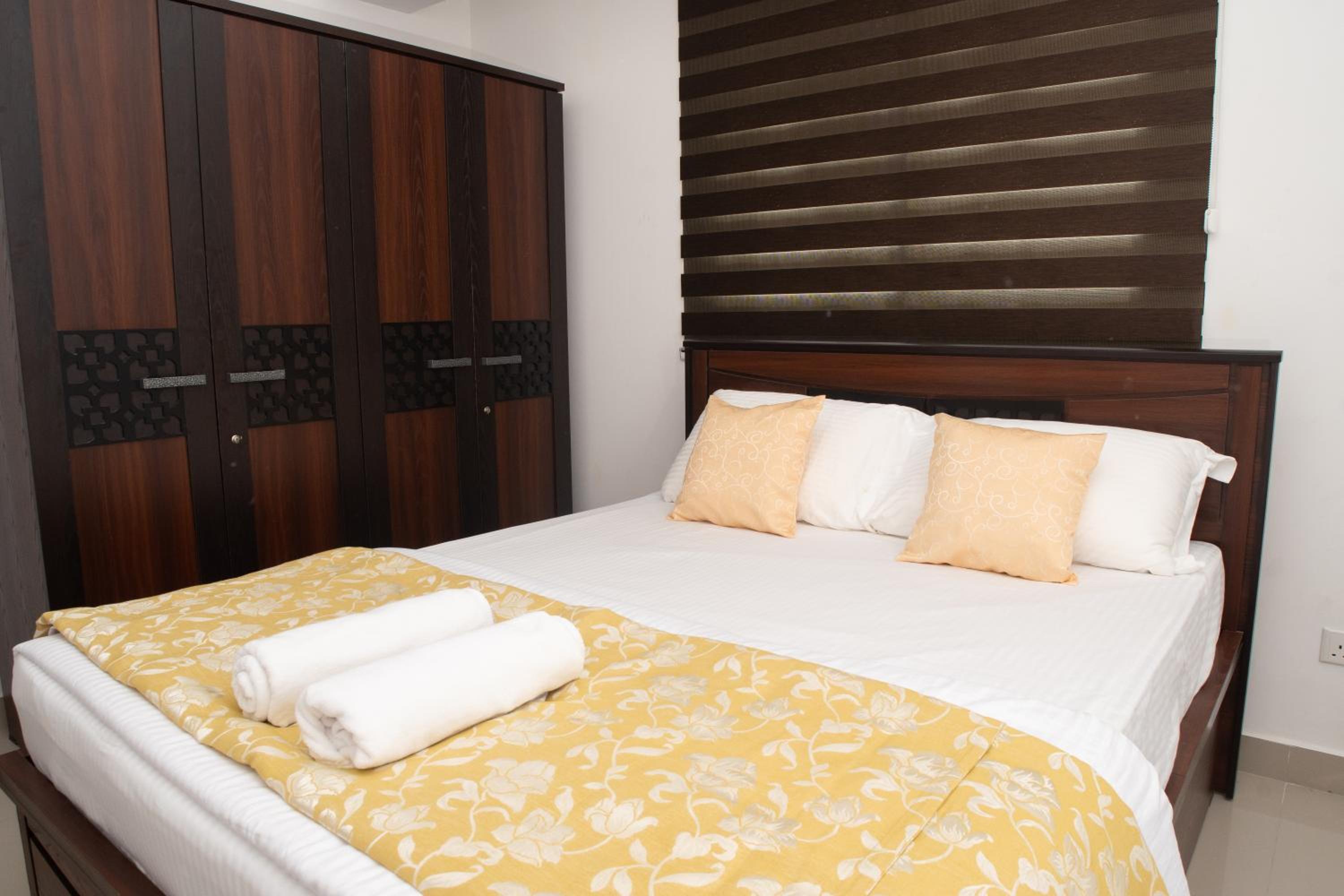 H2O Residences Colombo -2BR Managed Service Apartment at Oval View by Dr Nalin view 4