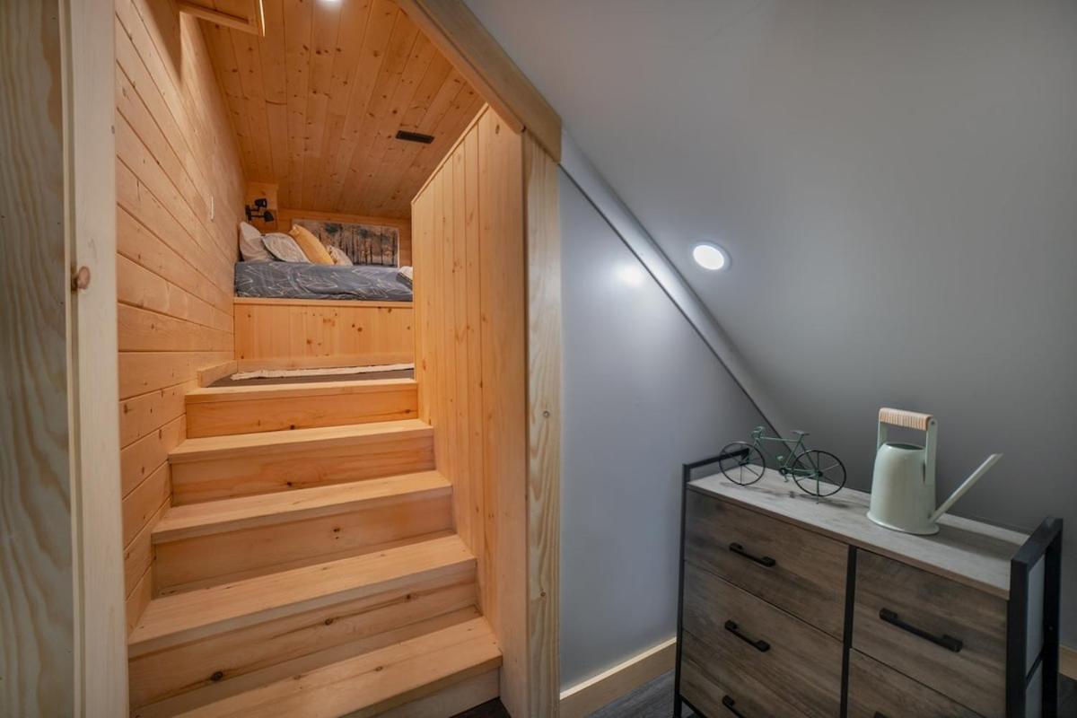 Lakefront Retreat & Panoramic Views With Hot Tub and Sauna