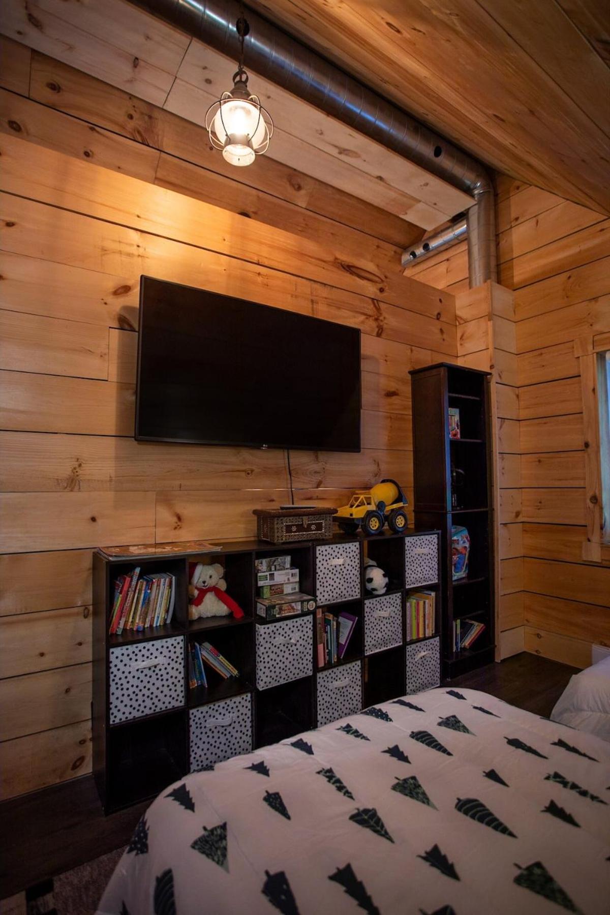 Lakefront Retreat & Panoramic Views With Hot Tub and Sauna