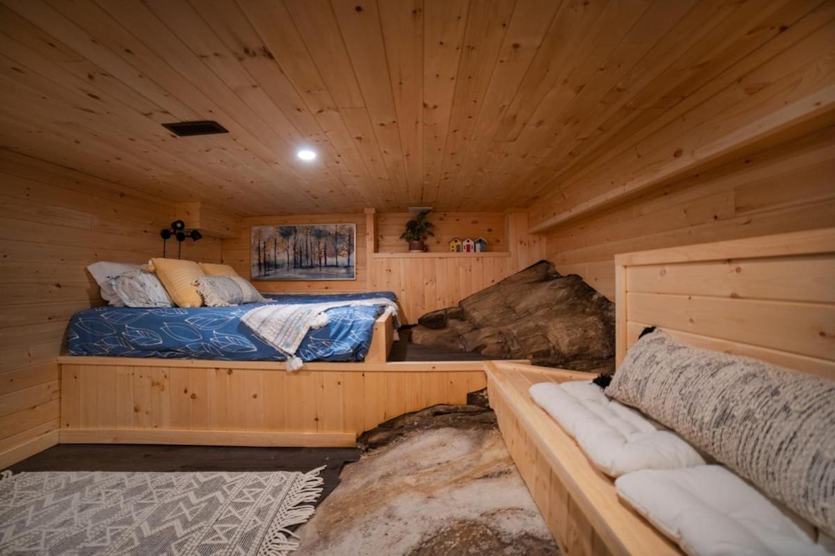 Lakefront Retreat & Panoramic Views With Hot Tub and Sauna