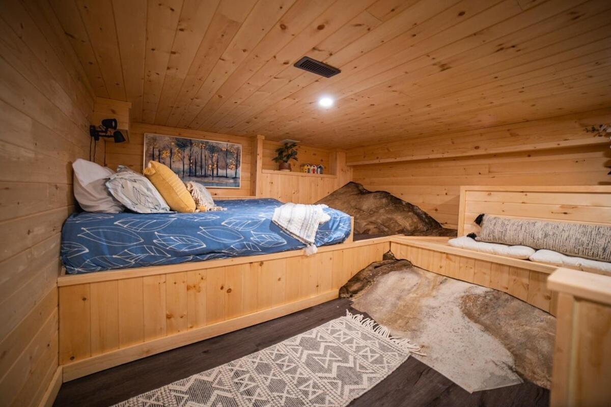 Lakefront Retreat & Panoramic Views With Hot Tub and Sauna