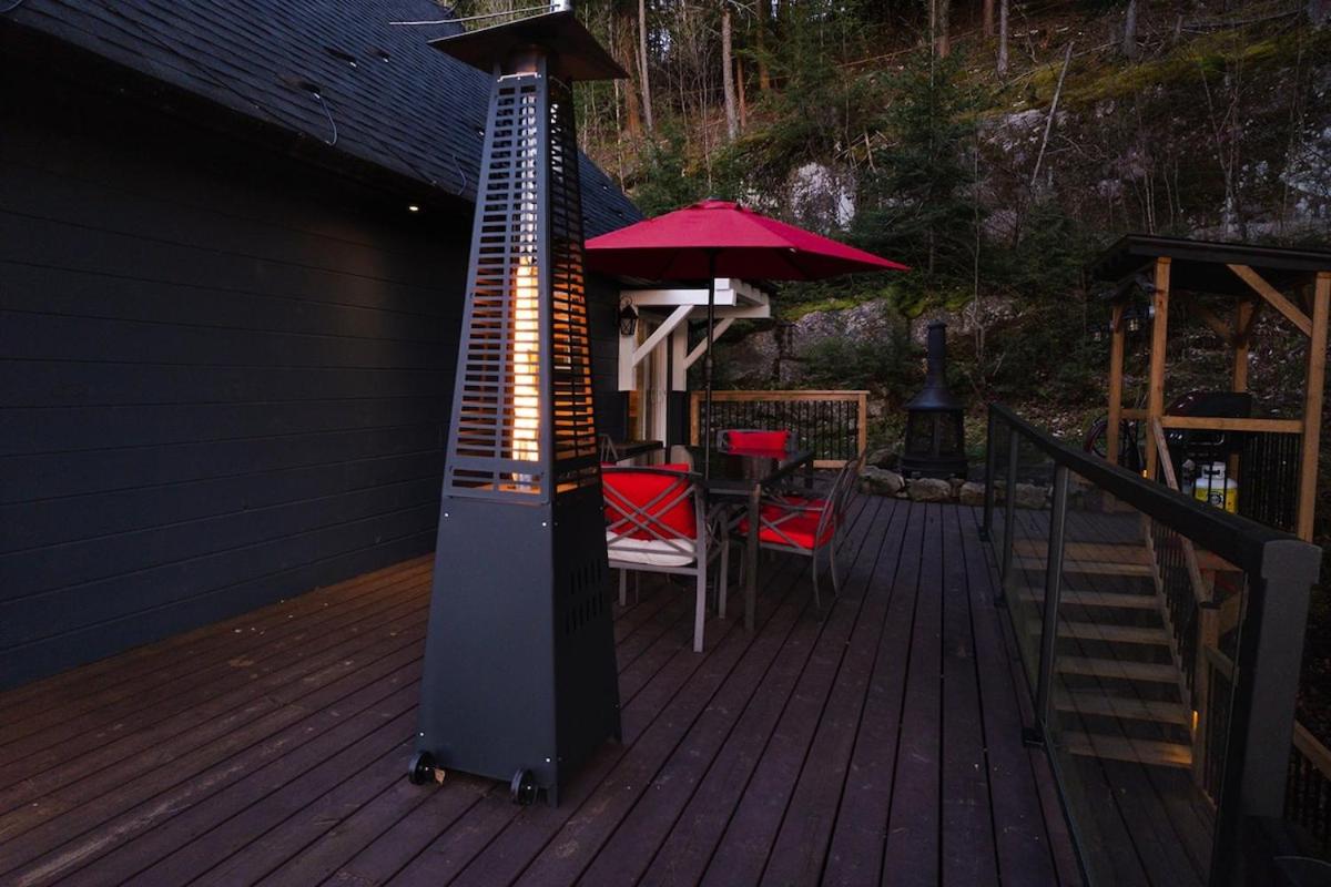 Lakefront Retreat & Panoramic Views With Hot Tub and Sauna