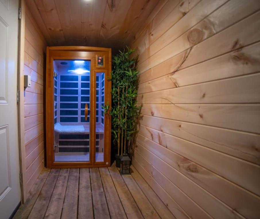Lakefront Retreat & Panoramic Views With Hot Tub and Sauna
