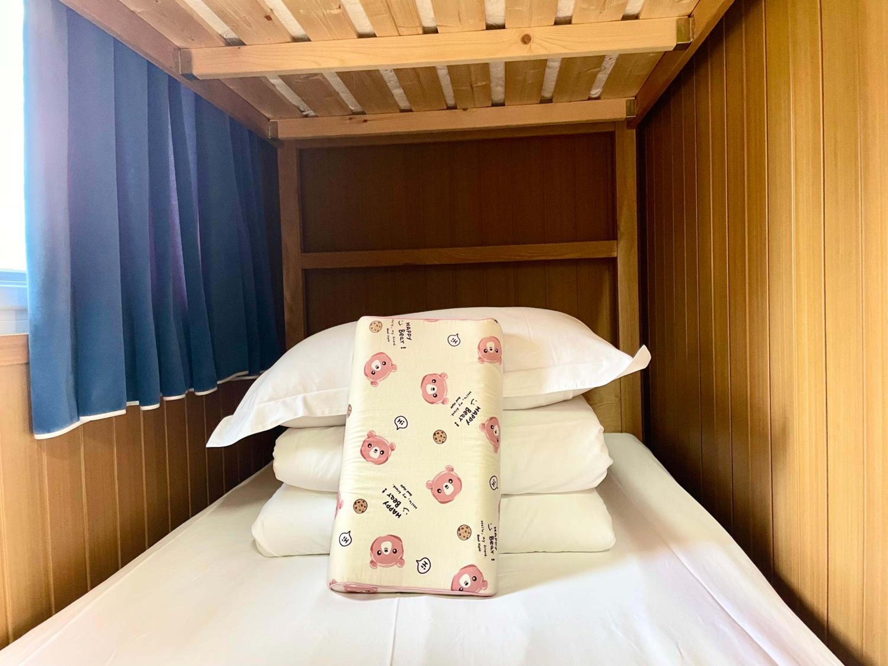 Zhangjiajie Cliff Flower RV Tent Hotel