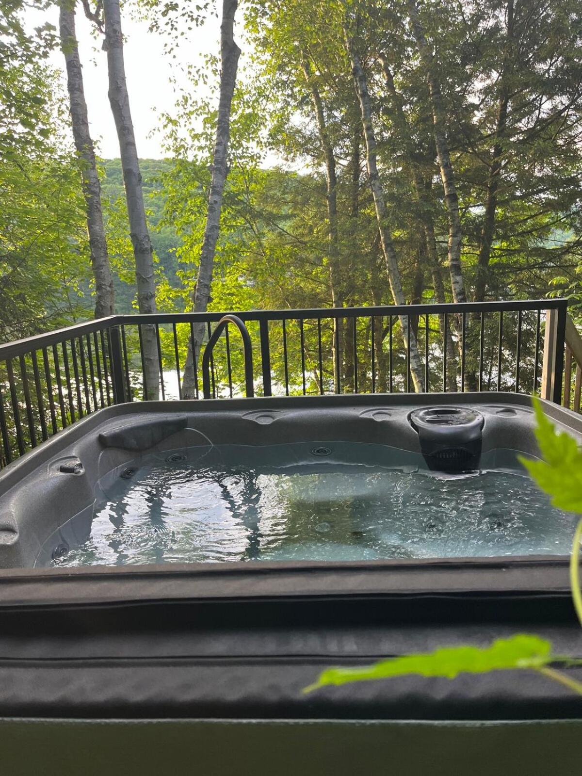 Lakefront Retreat & Panoramic Views With Hot Tub and Sauna