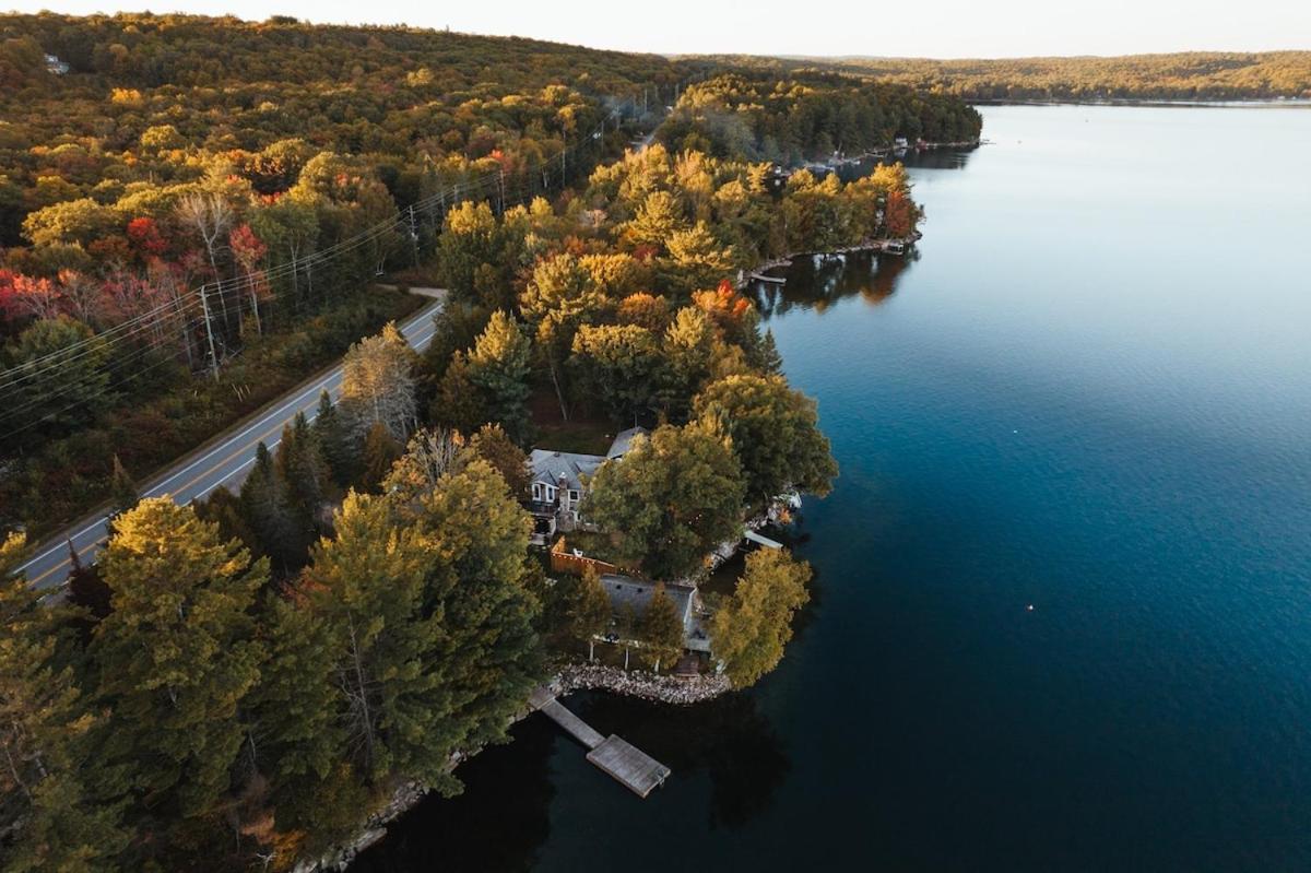 Waterfront Calming Nest Cottage on Halls Lake
