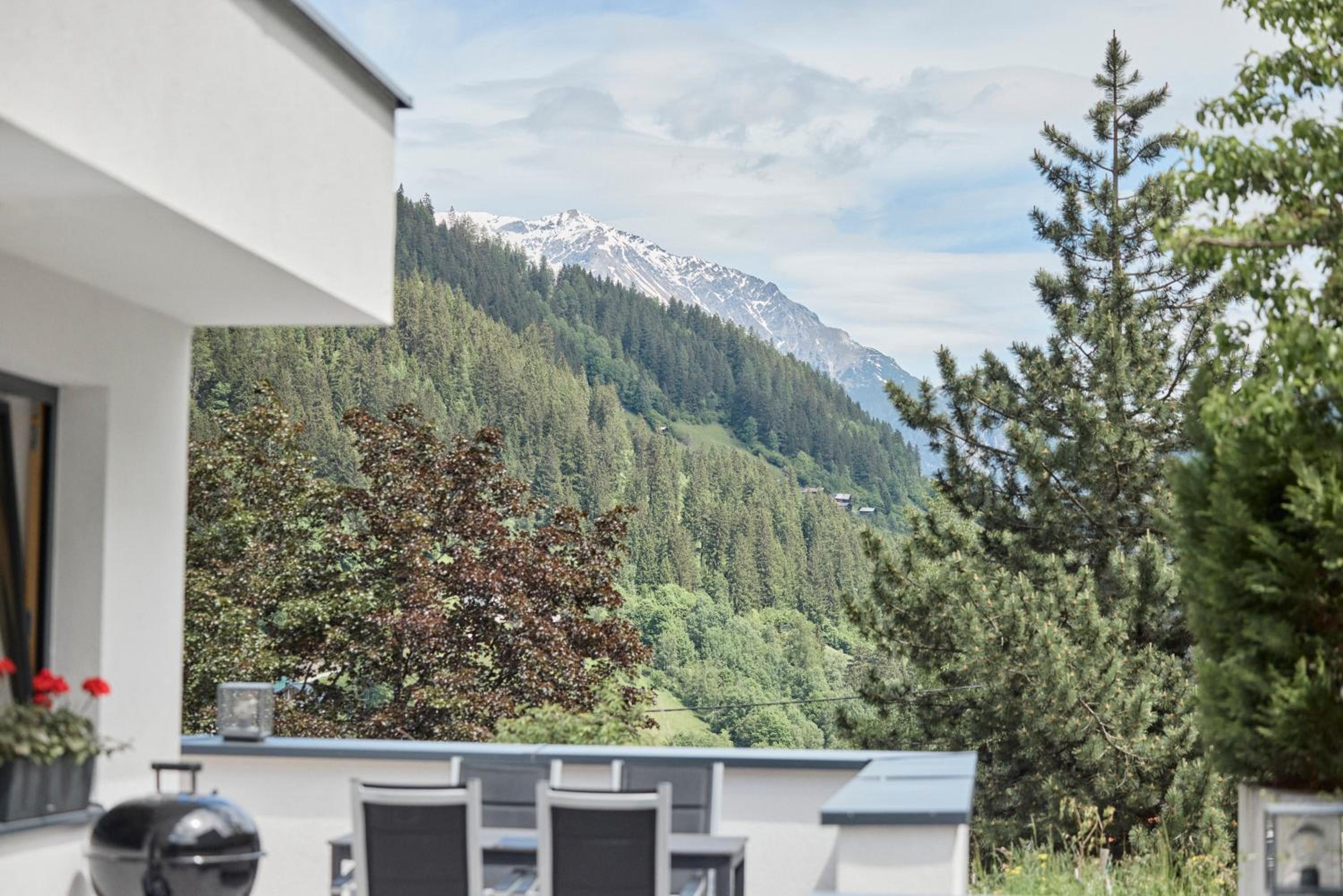 Mountain Living Ski-in & Ski out Silvretta Sommer Card Including