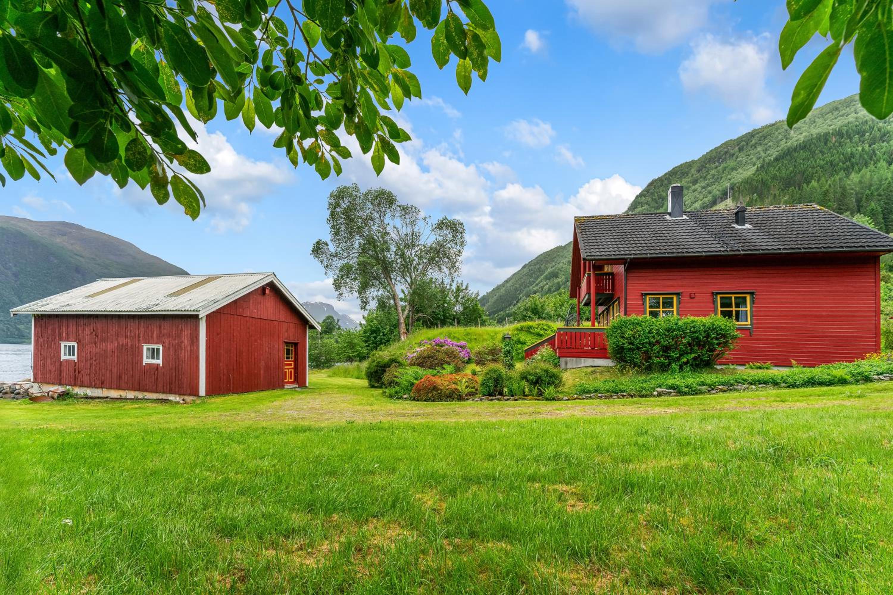 Fjord Lodge direkt am Ufer des Dalsfjord