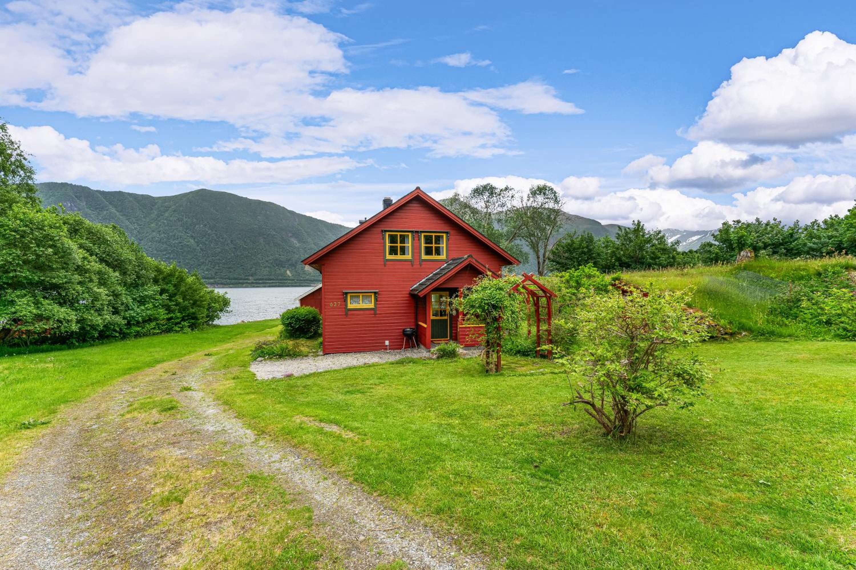 Fjord Lodge direkt am Ufer des Dalsfjord