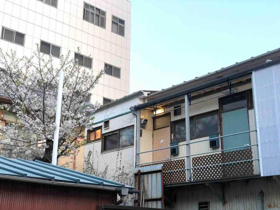 Kawamura Apartment 203