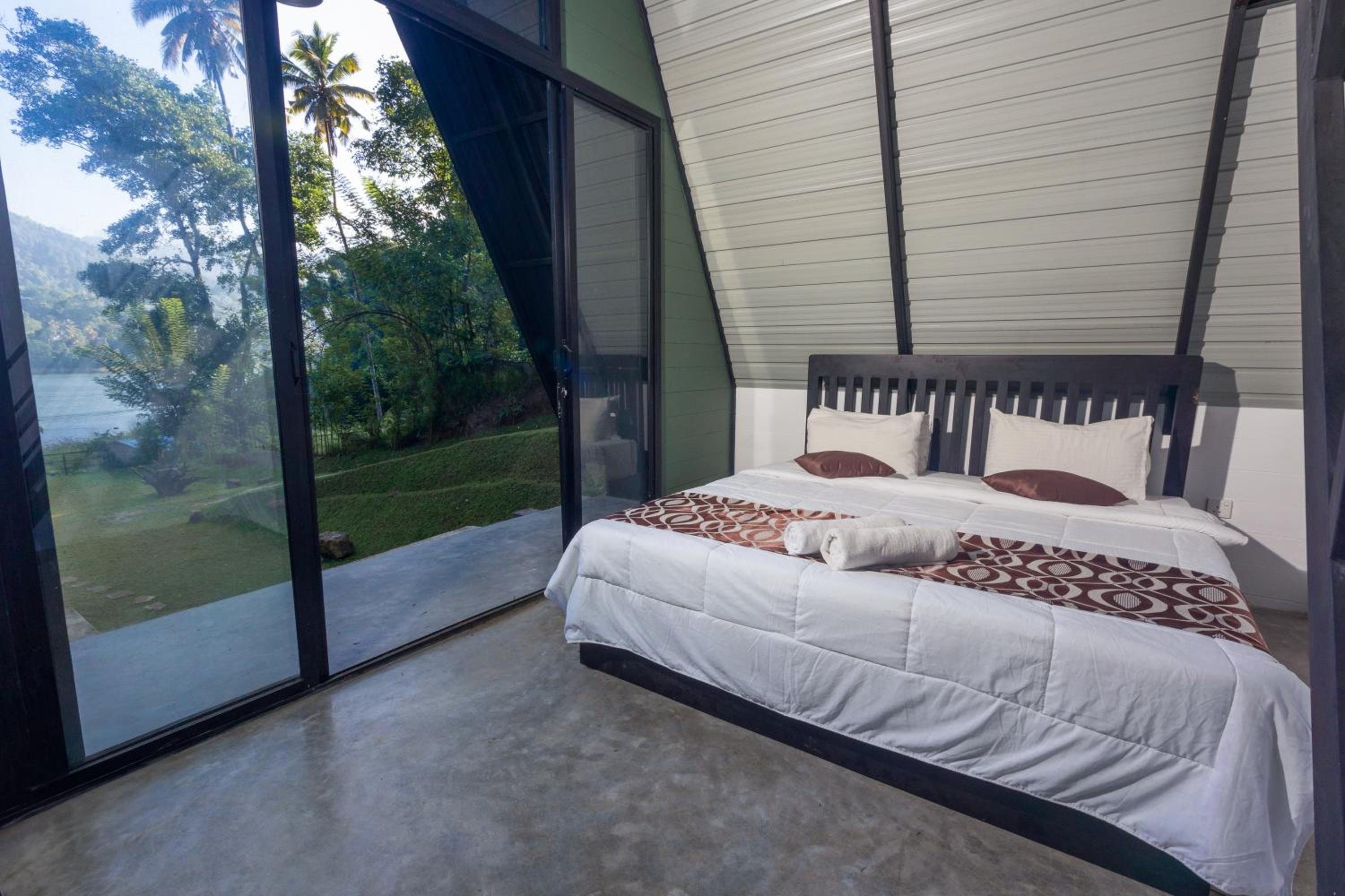 River Moon Cabin, Kandy view 2