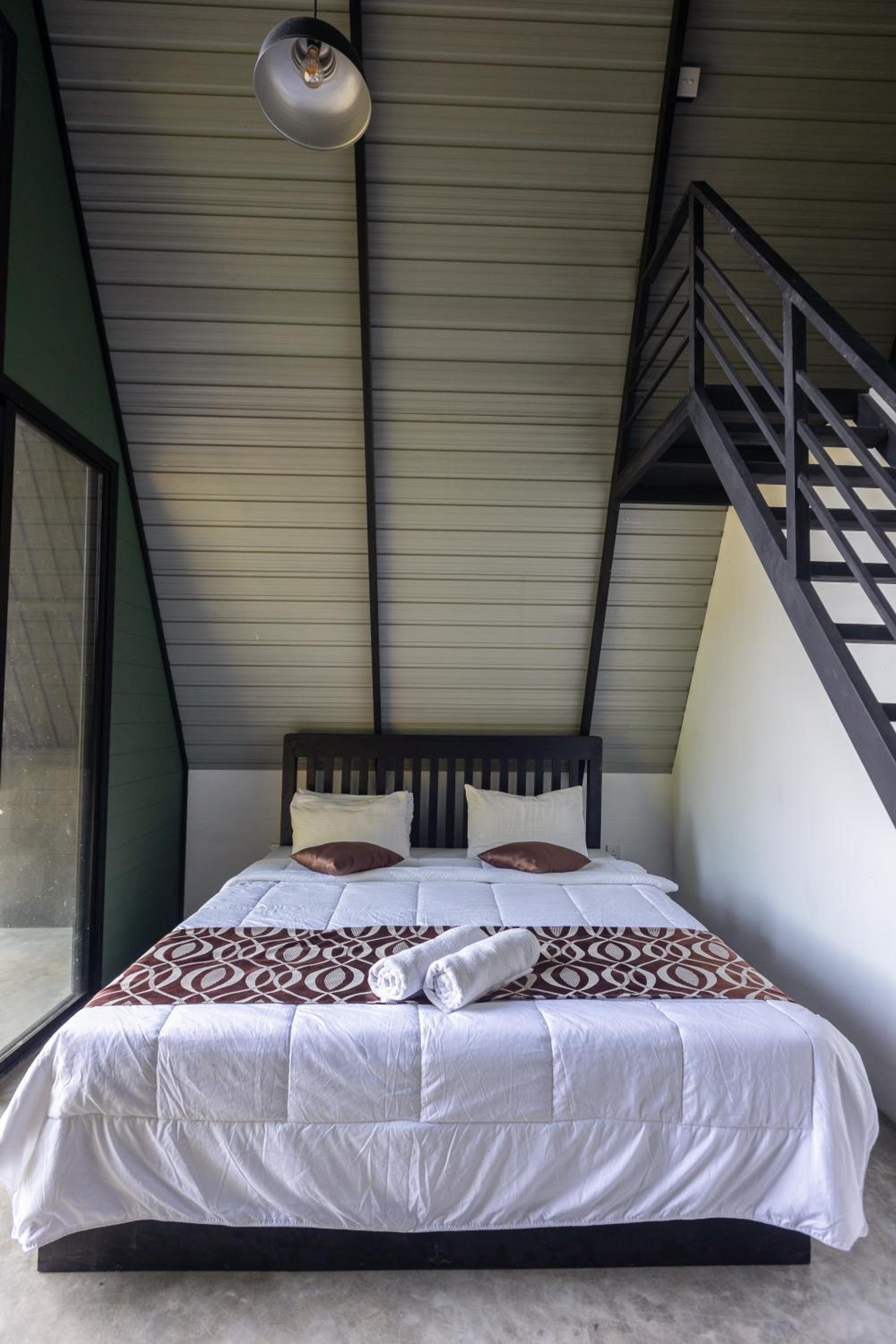 River Moon Cabin, Kandy view 3