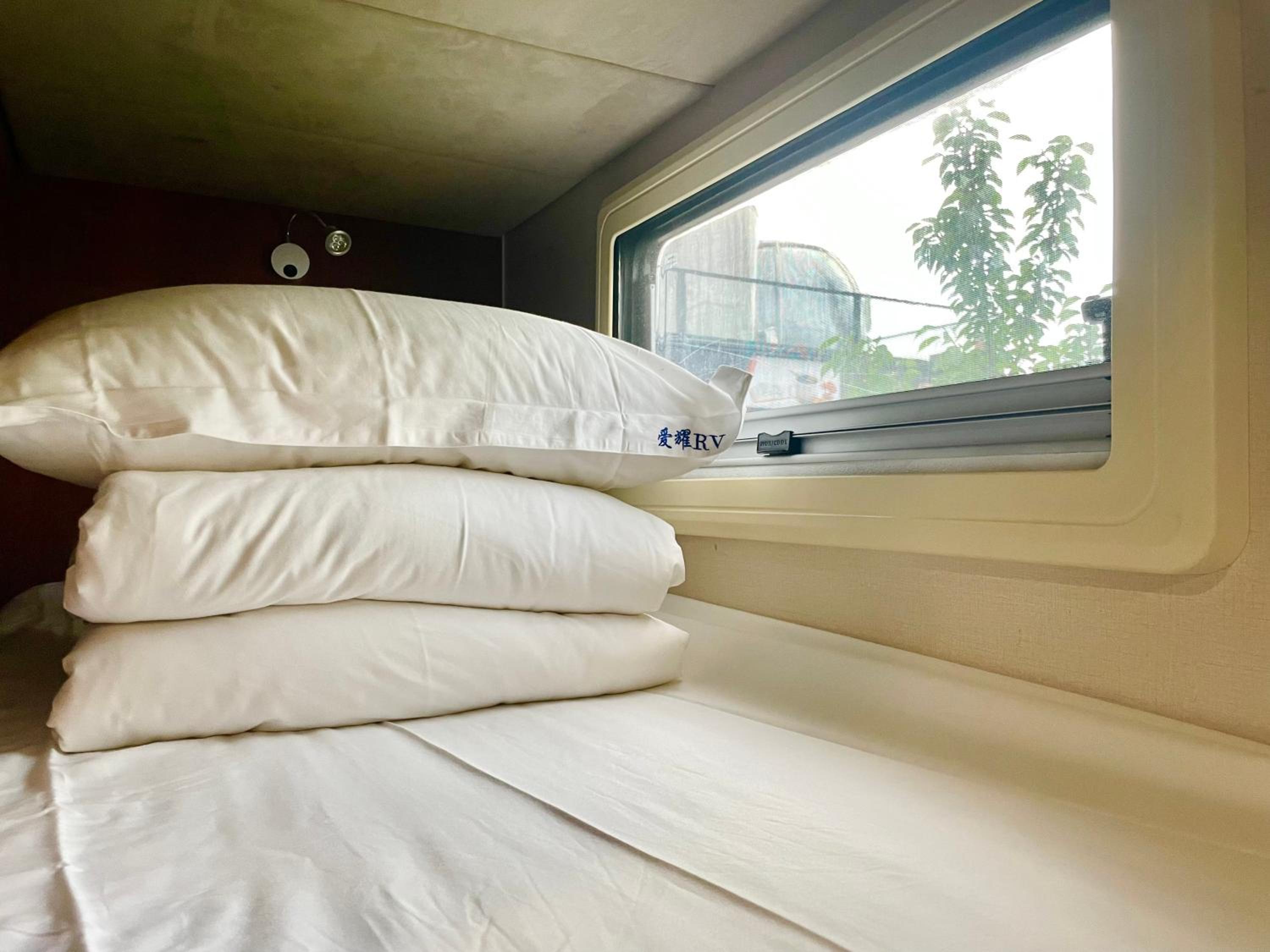 Zhangjiajie Cliff Flower RV Tent Hotel