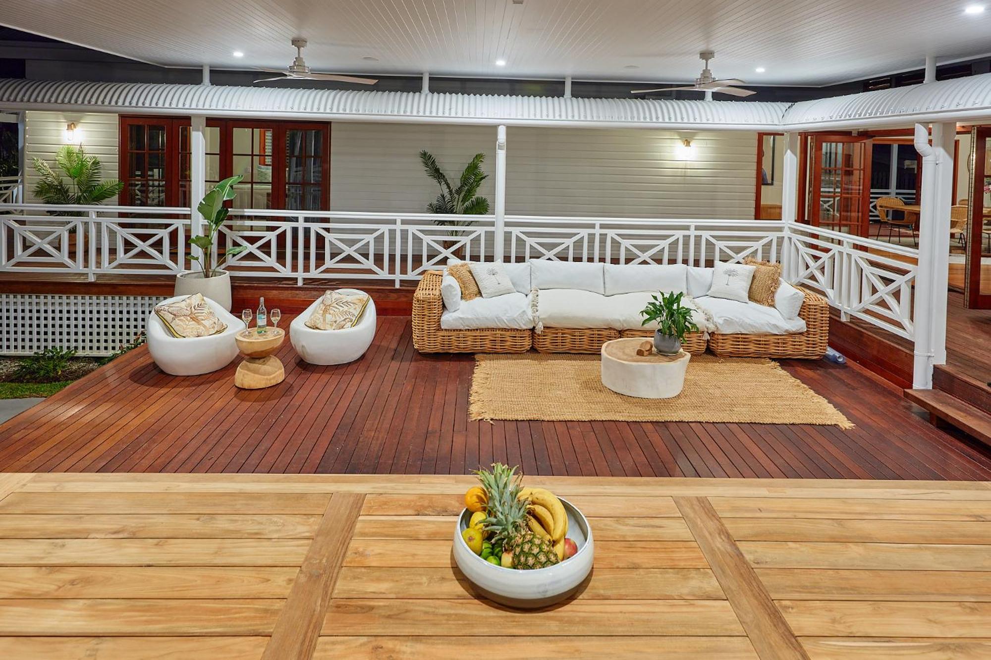 Luxury beachfront home 20 minutes from Cairns CBD