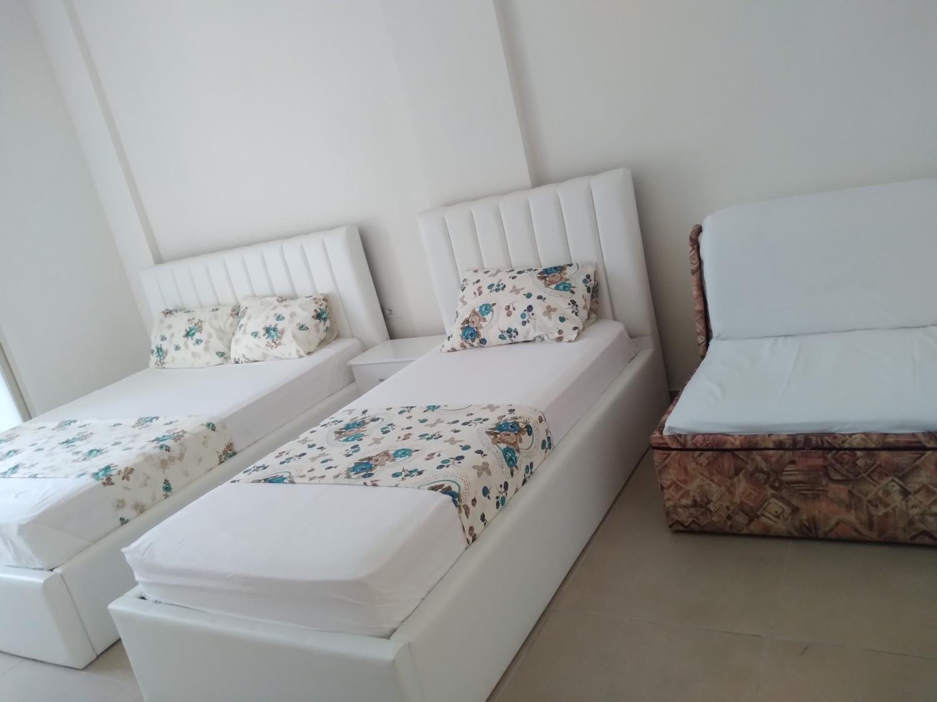 Arli Eris Rent rooms