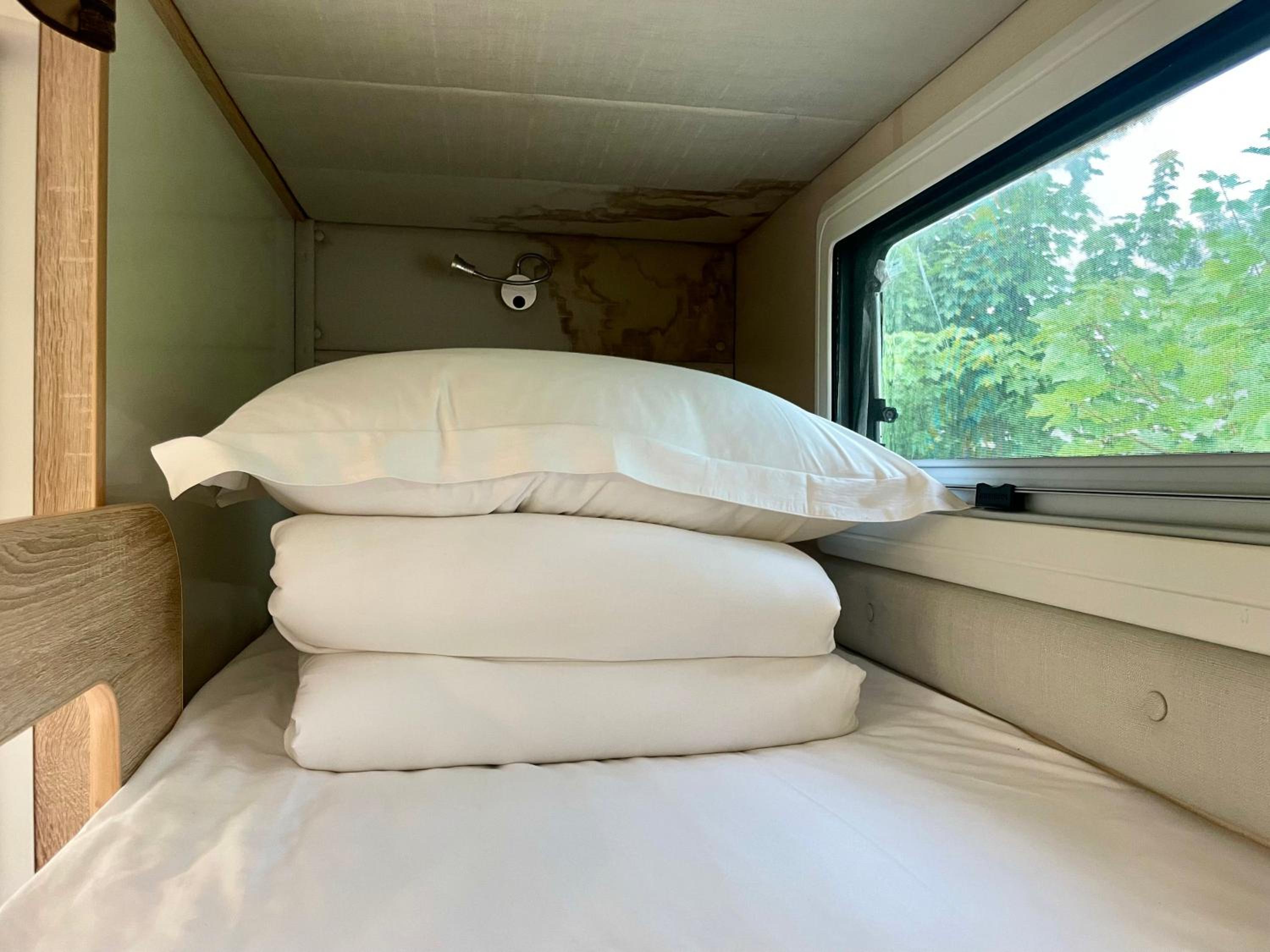Zhangjiajie Cliff Flower RV Tent Hotel