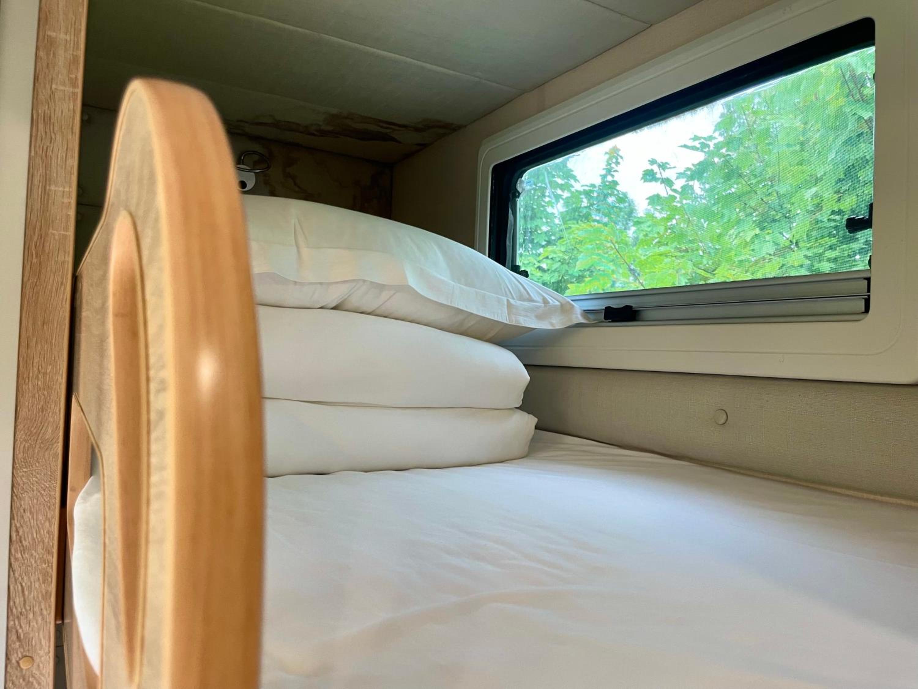 Zhangjiajie Cliff Flower RV Tent Hotel