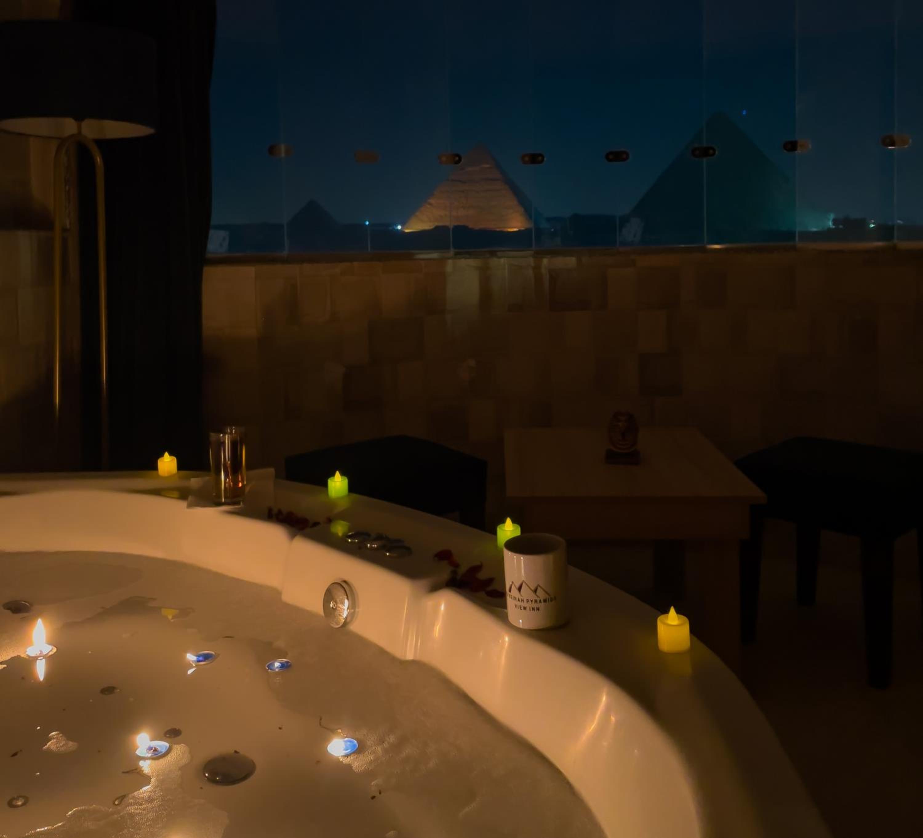 Jumeirah jacuzzi pyramids view inn