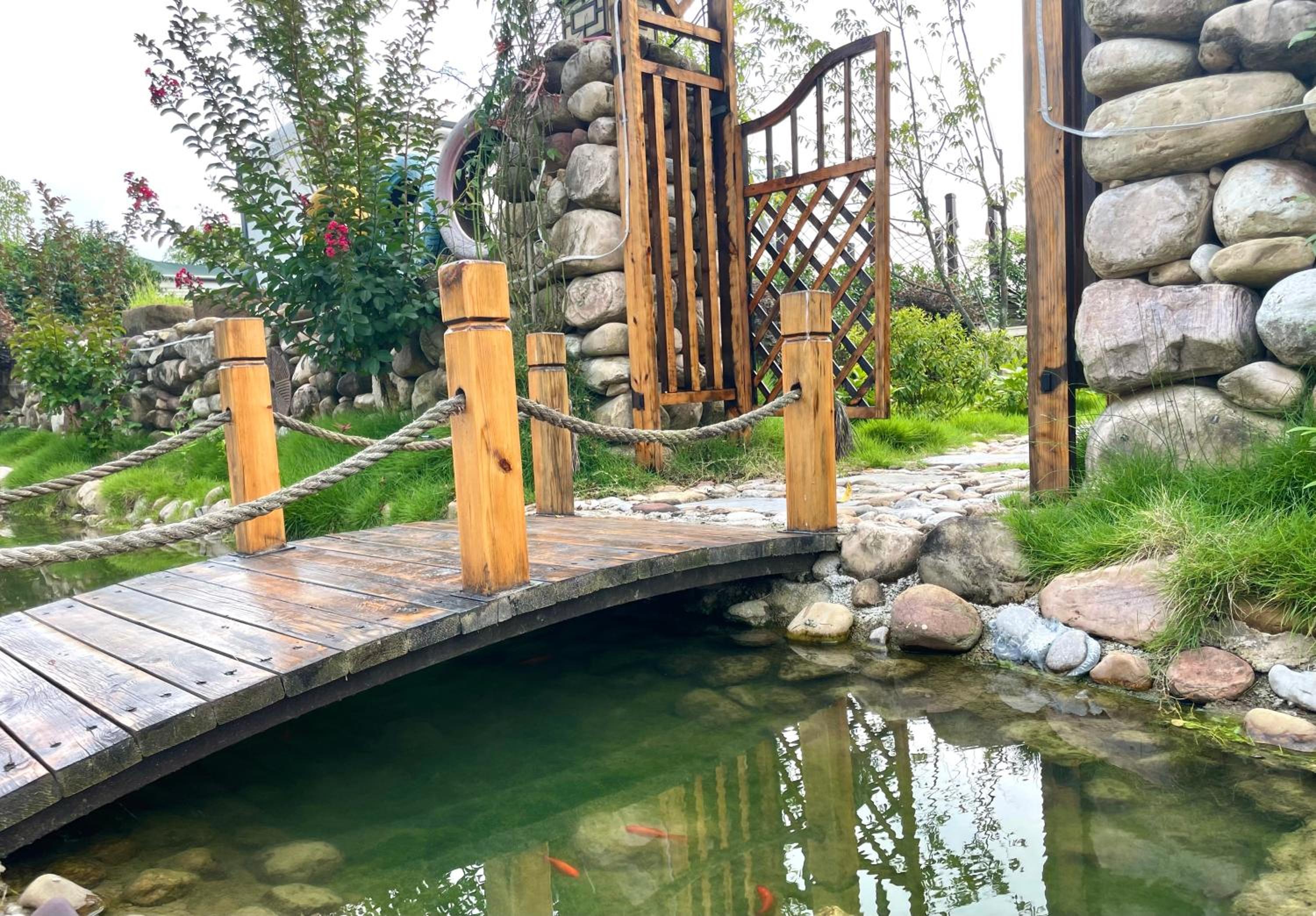 Zhangjiajie Cliff Flower RV Tent Hotel