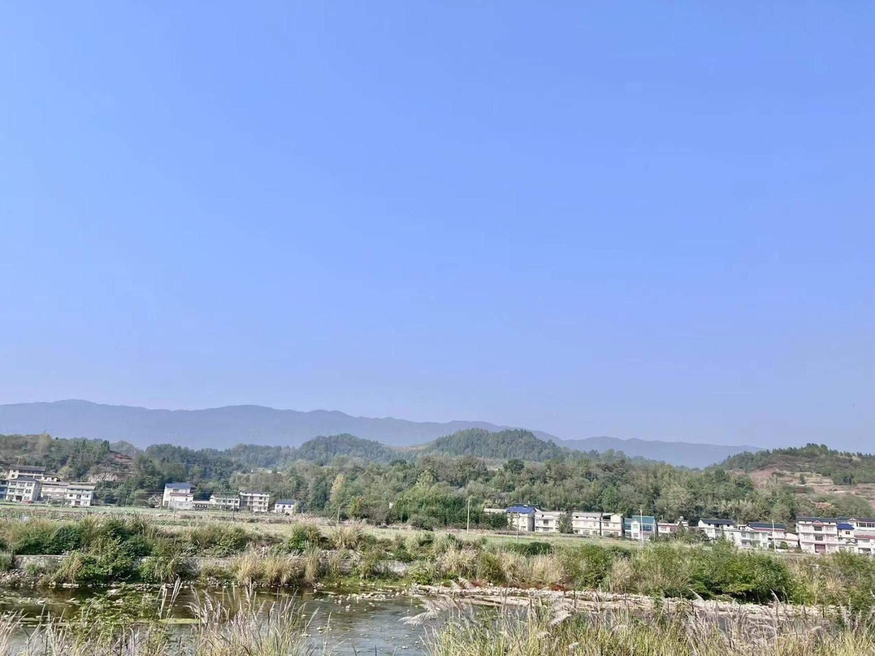 Zhangjiajie Cliff Flower RV Tent Hotel