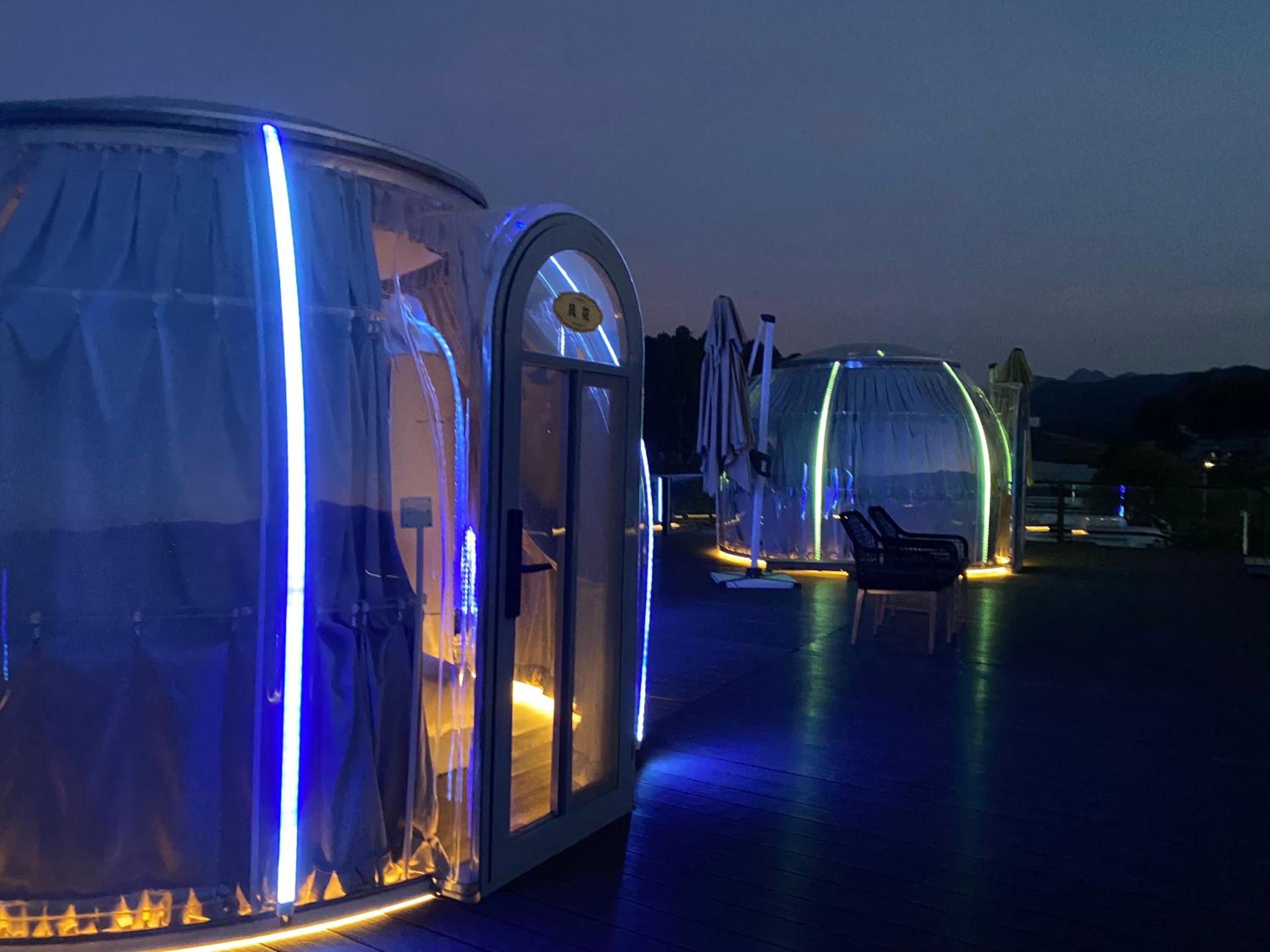 Zhangjiajie Cliff Flower RV Tent Hotel