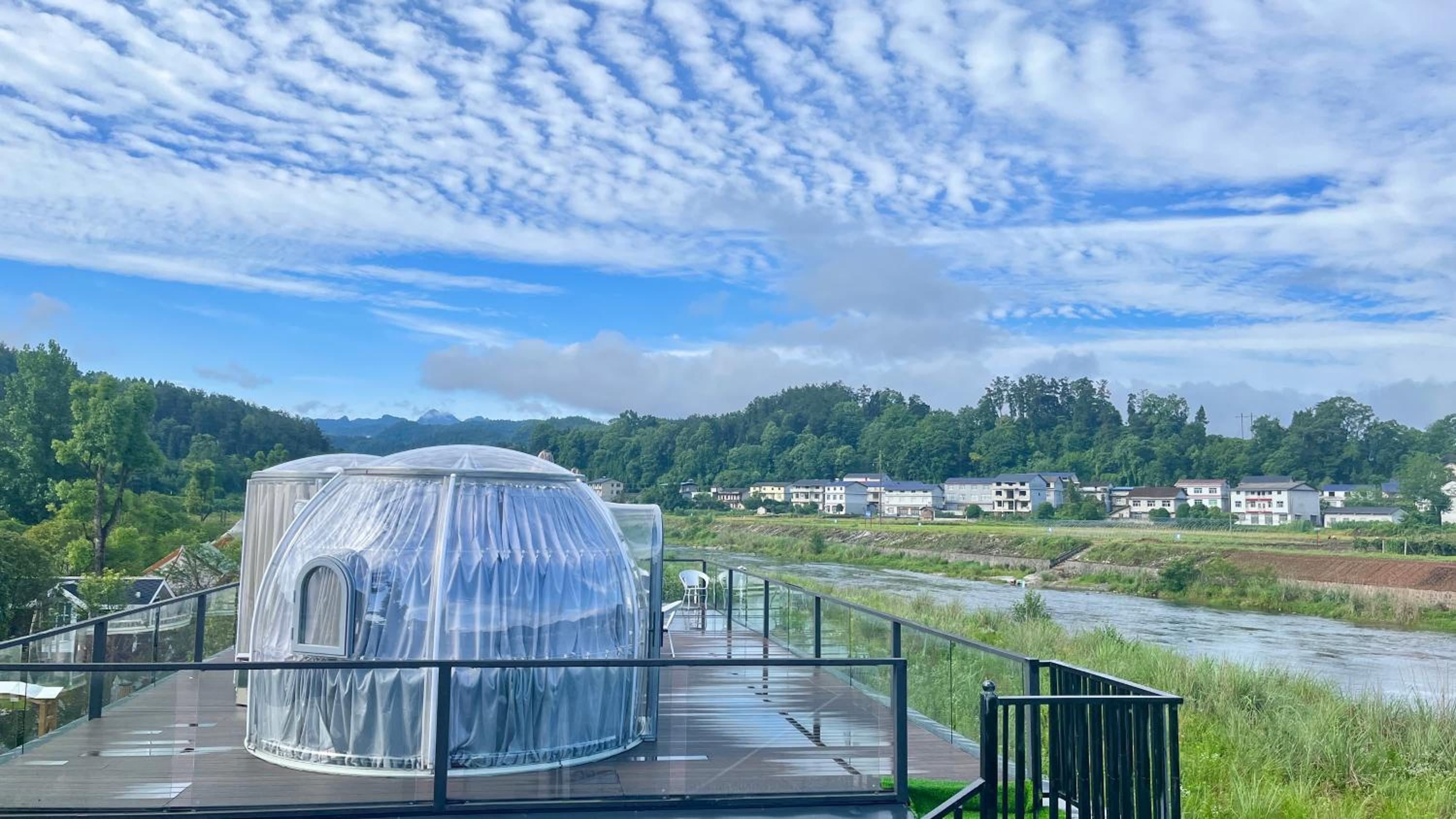 Zhangjiajie Cliff Flower RV Tent Hotel