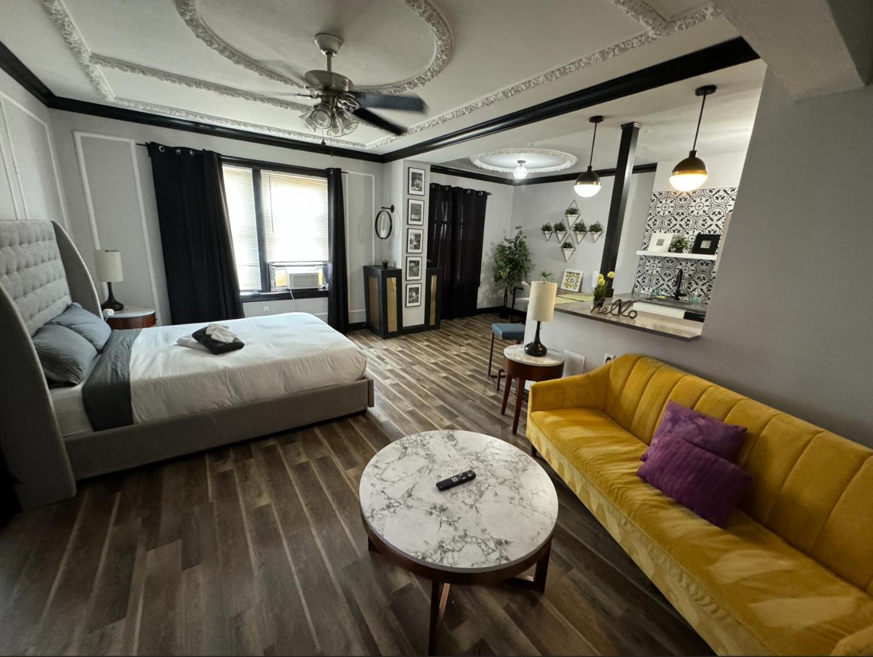 Ofallon Vacations - Studio WD Parking Mins to STL Zoo Forest Park - Property Image 1