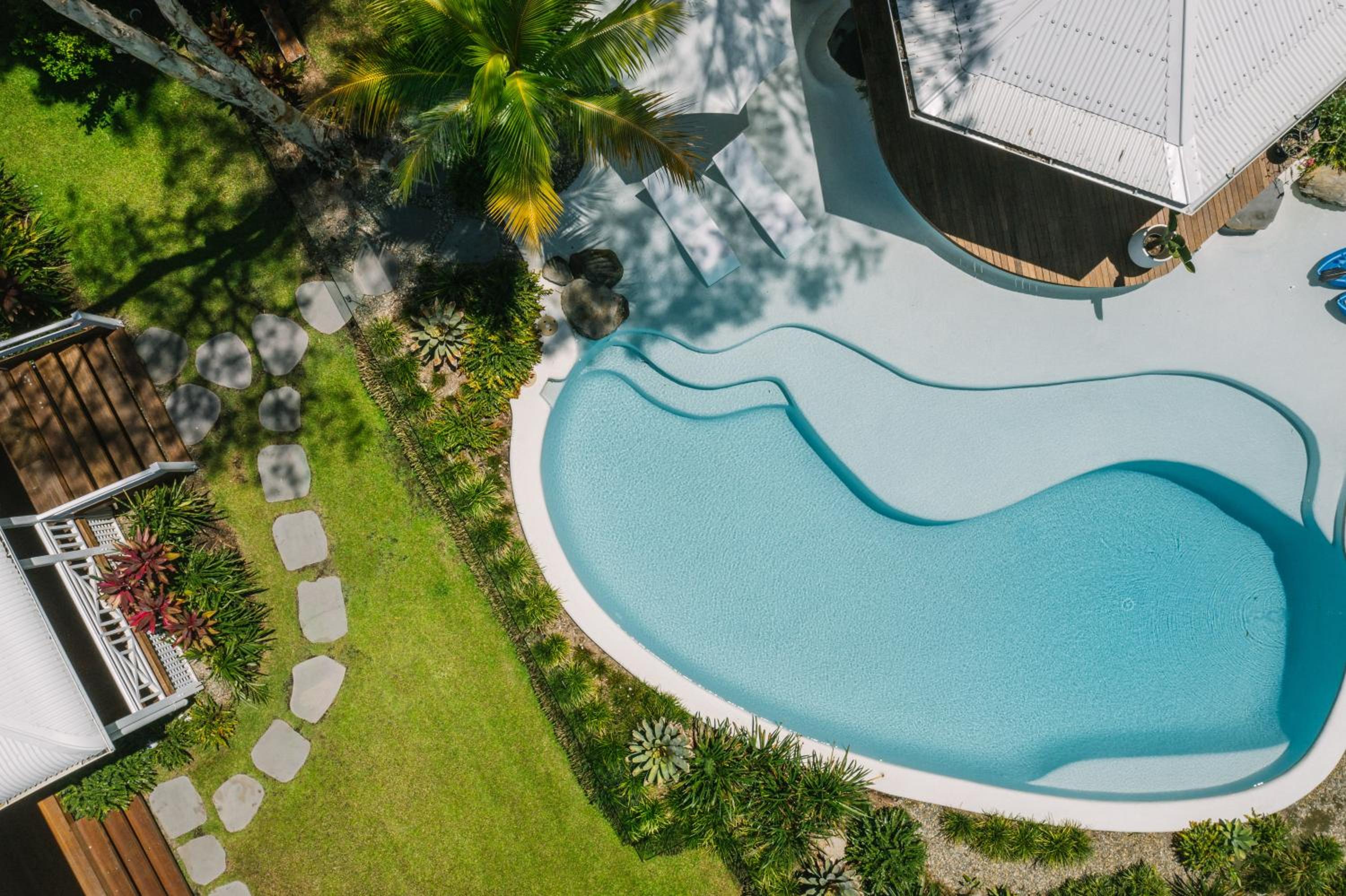 Luxury beachfront home 20 minutes from Cairns CBD