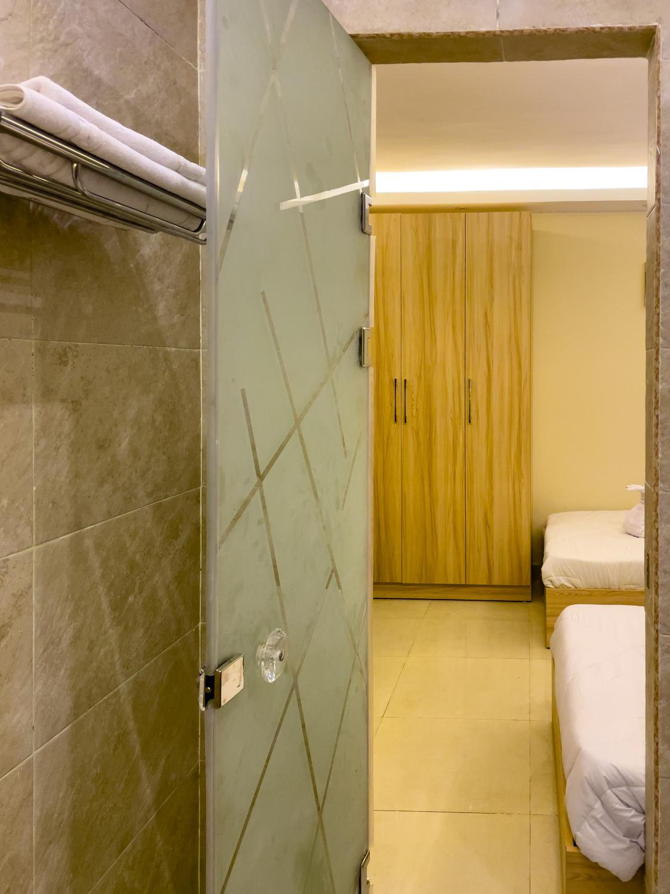 Jumeirah jacuzzi pyramids view inn