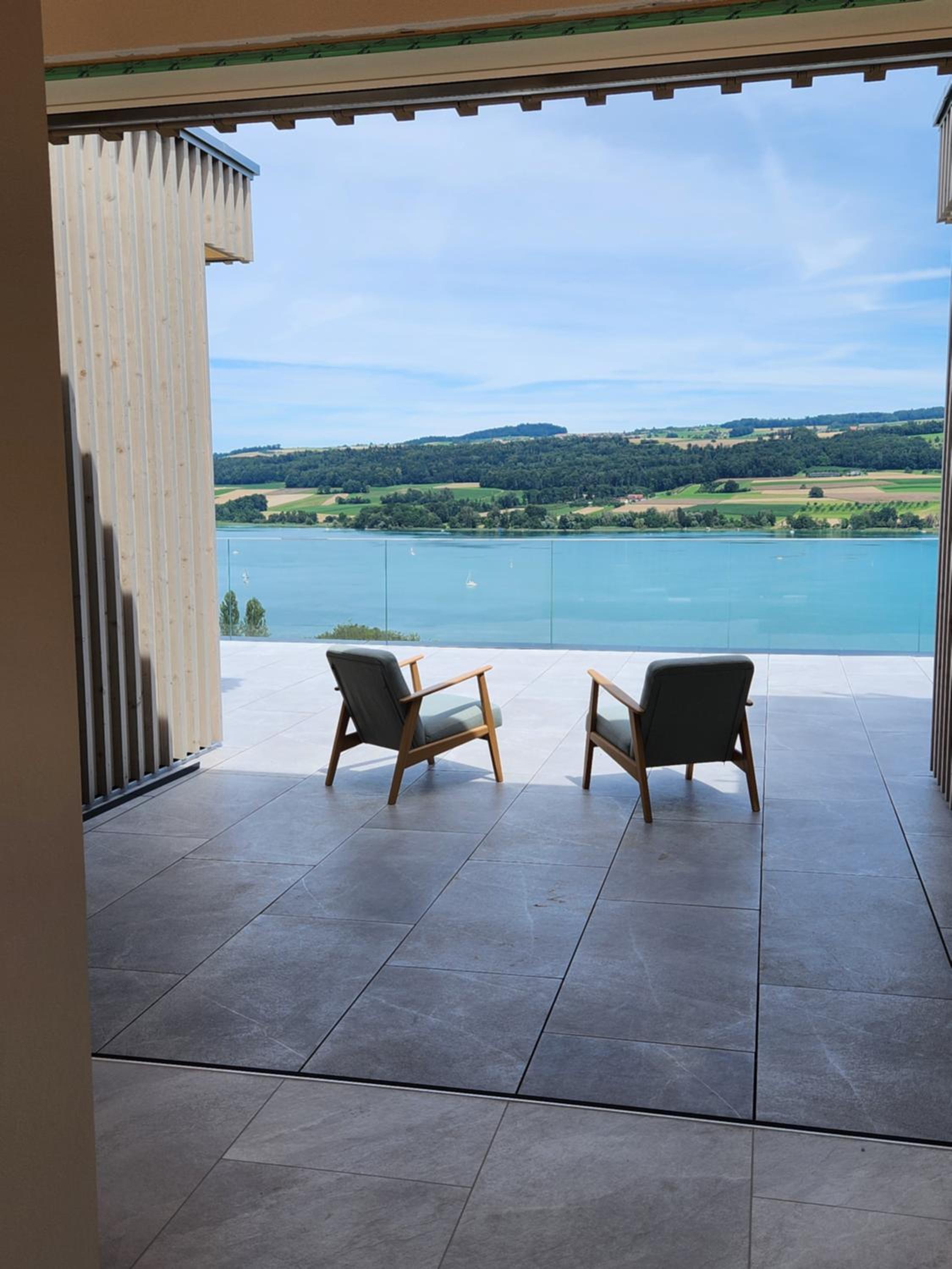 Lakeview Guest Rooms with huge rooftop terrace