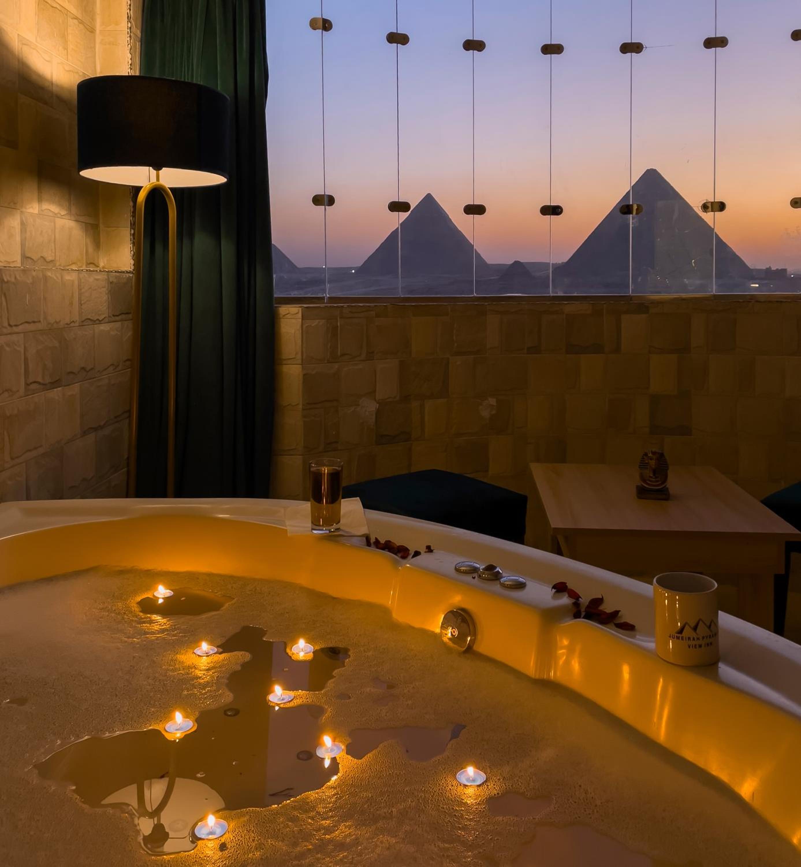 Jumeirah jacuzzi pyramids view inn