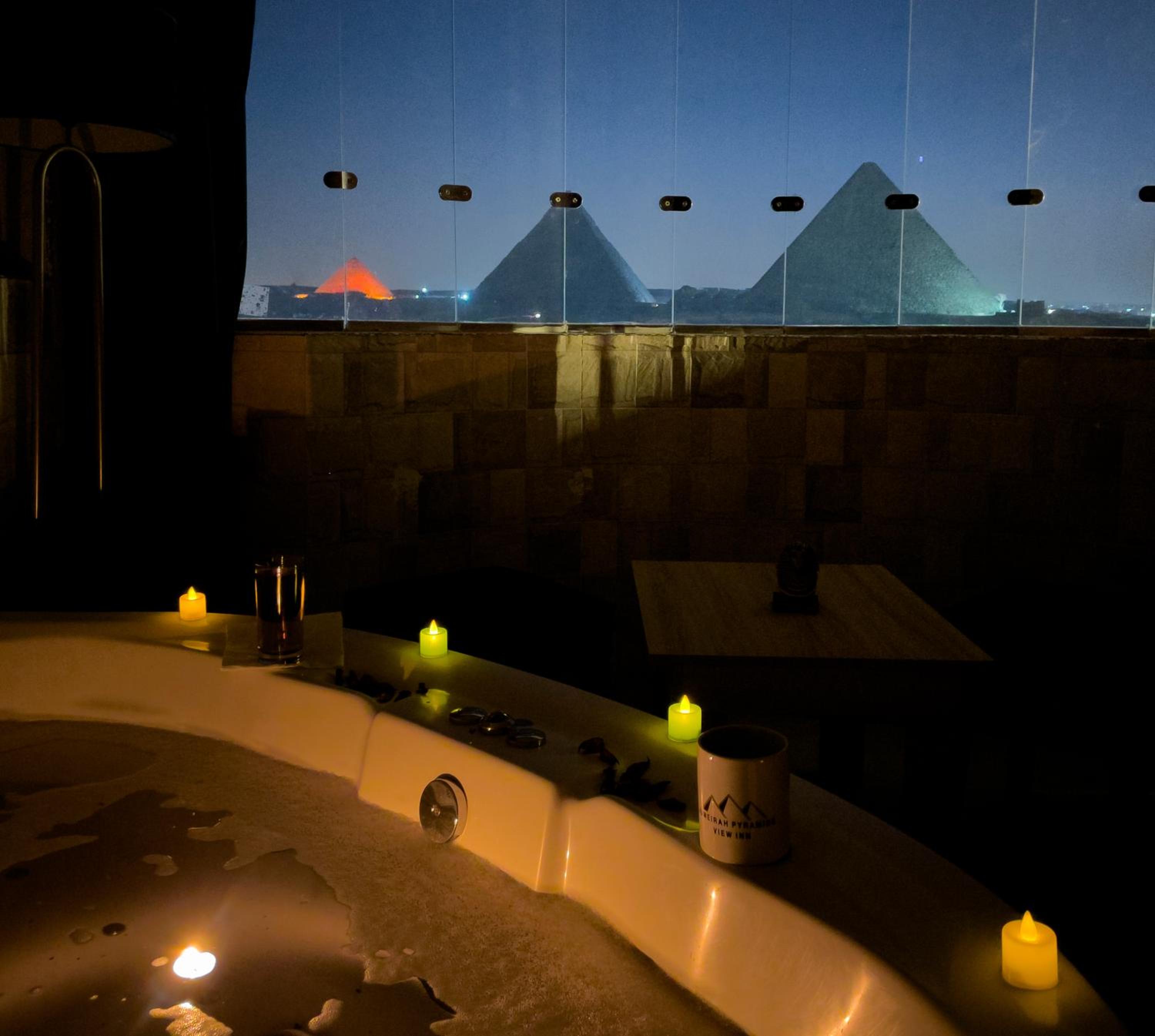 Jumeirah jacuzzi pyramids view inn
