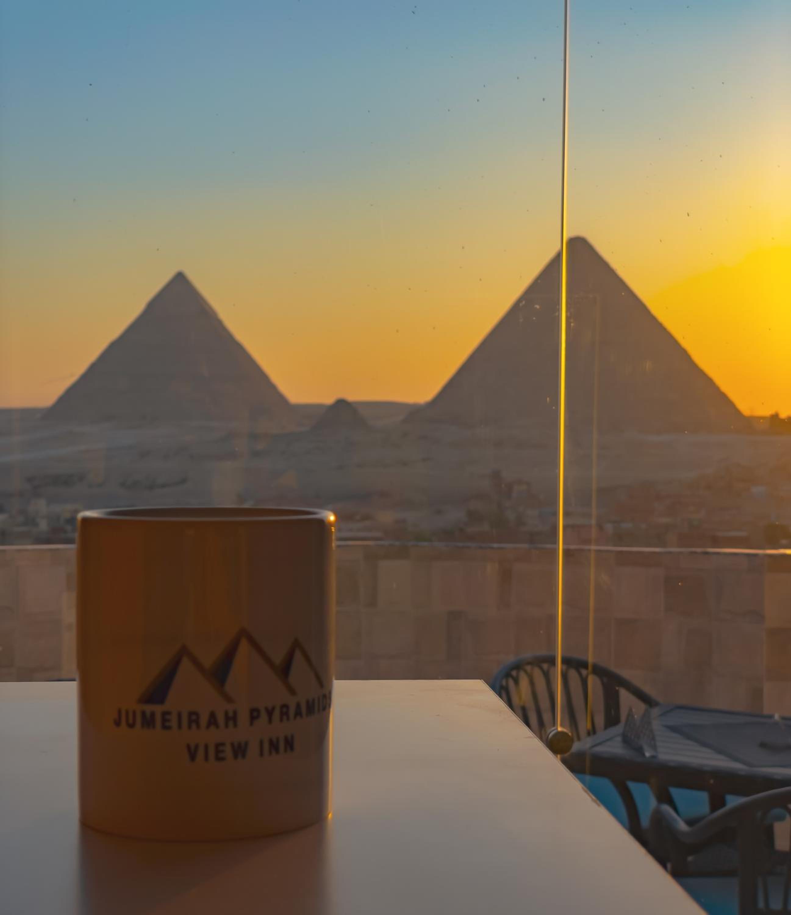Jumeirah jacuzzi pyramids view inn