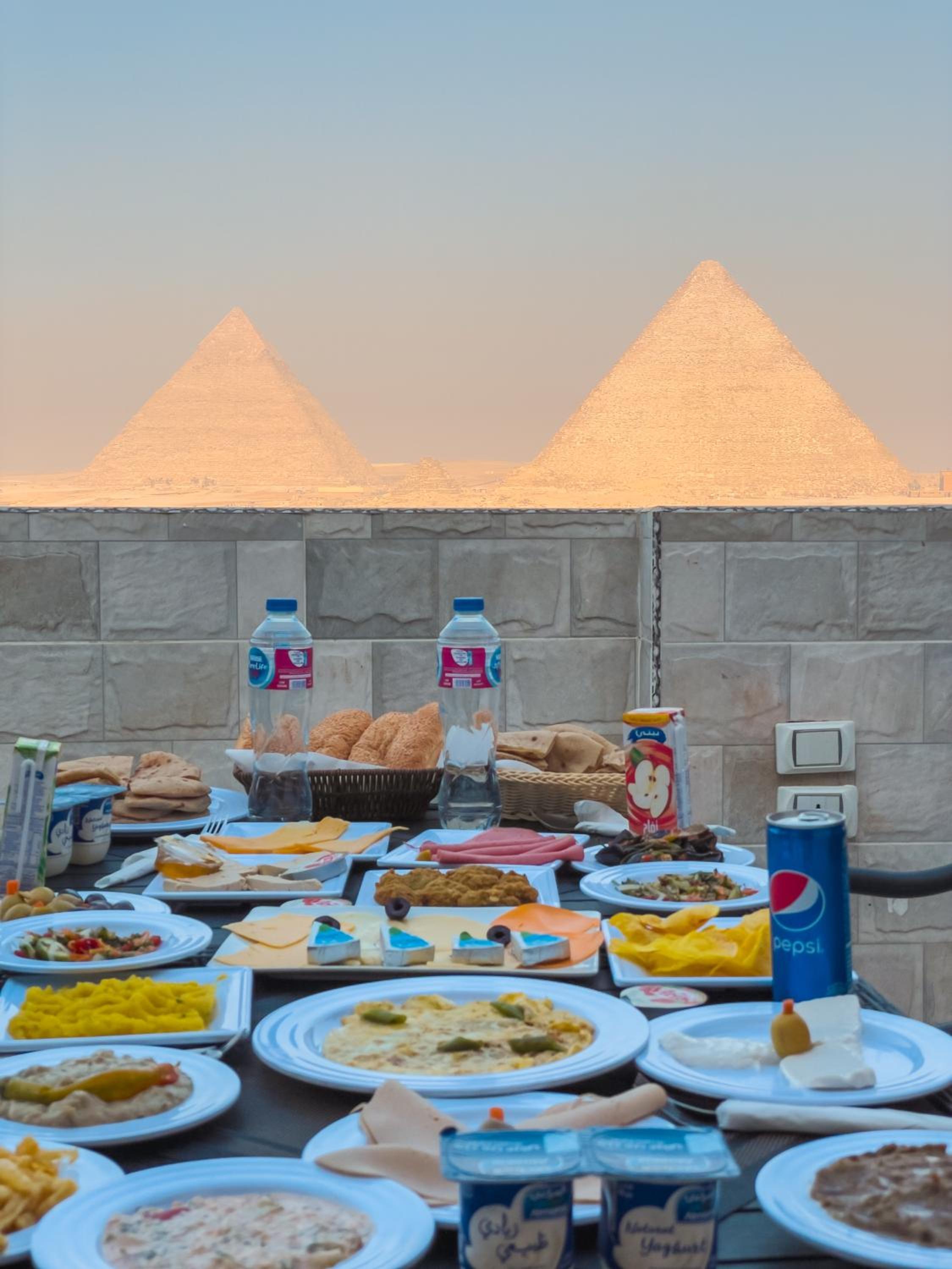 Jumeirah jacuzzi pyramids view inn