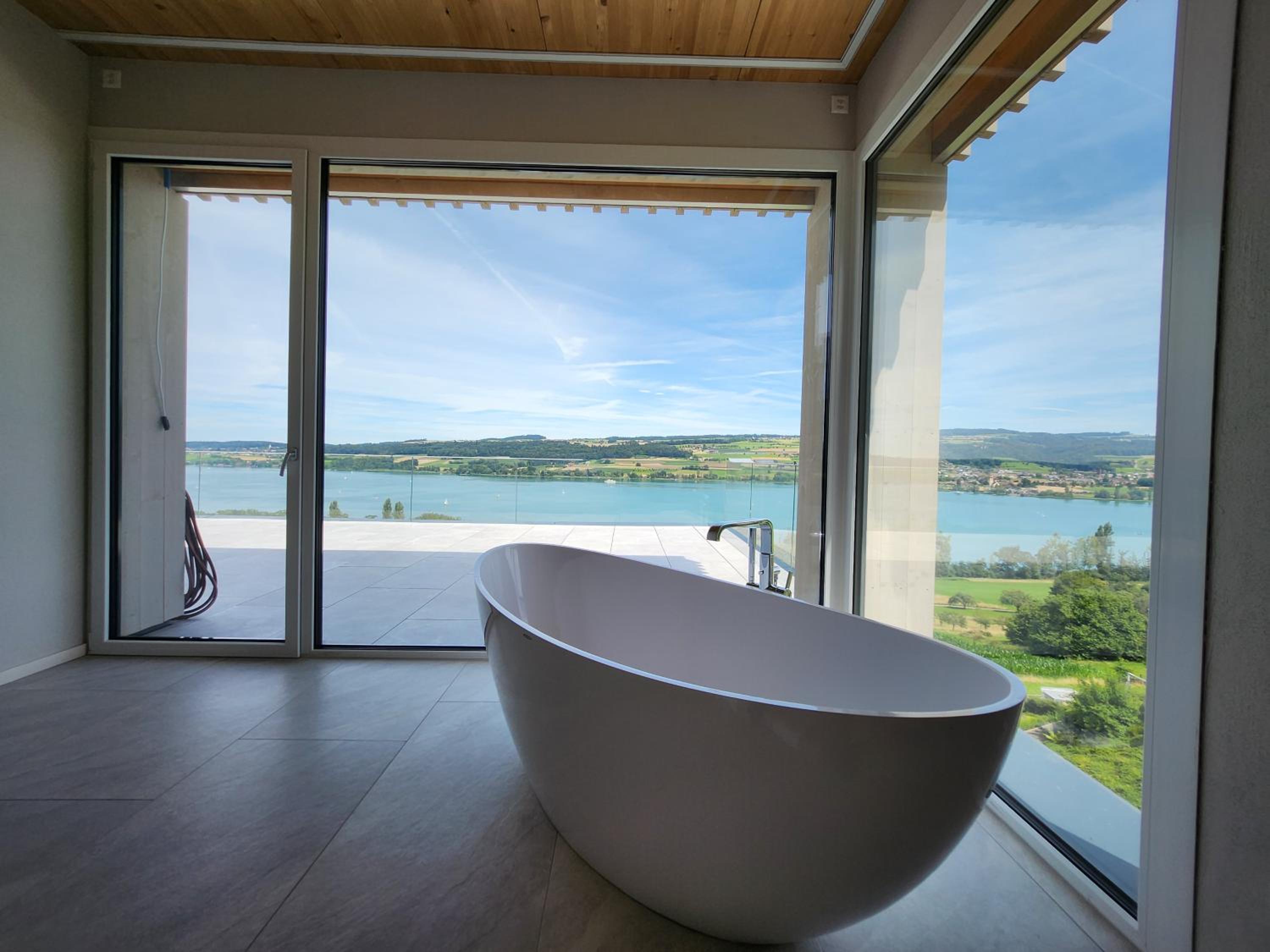 Lakeview Guest Rooms with huge rooftop terrace