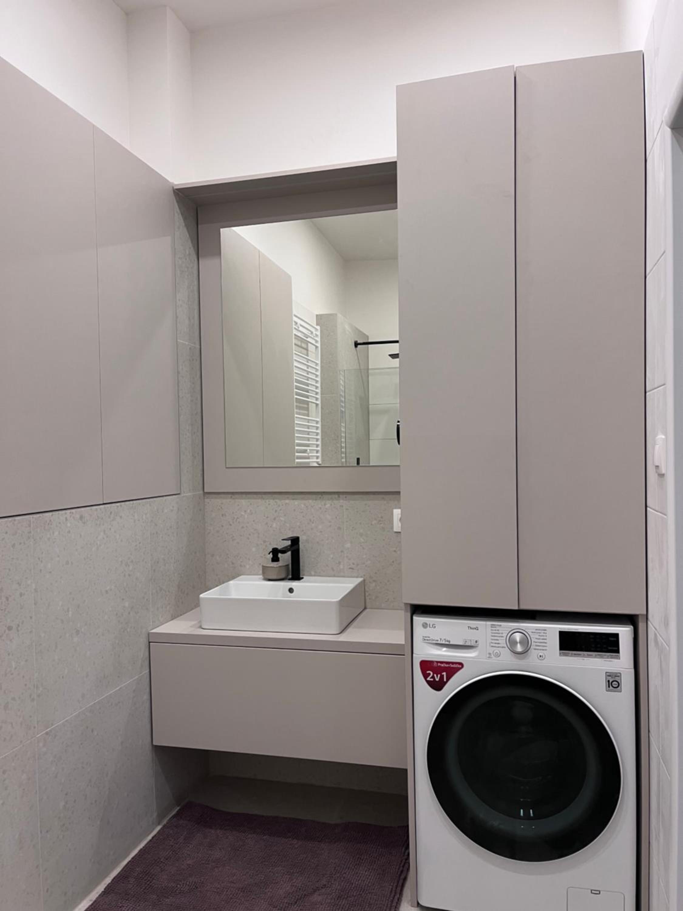 Chic and Central 2 bed apartment view 5