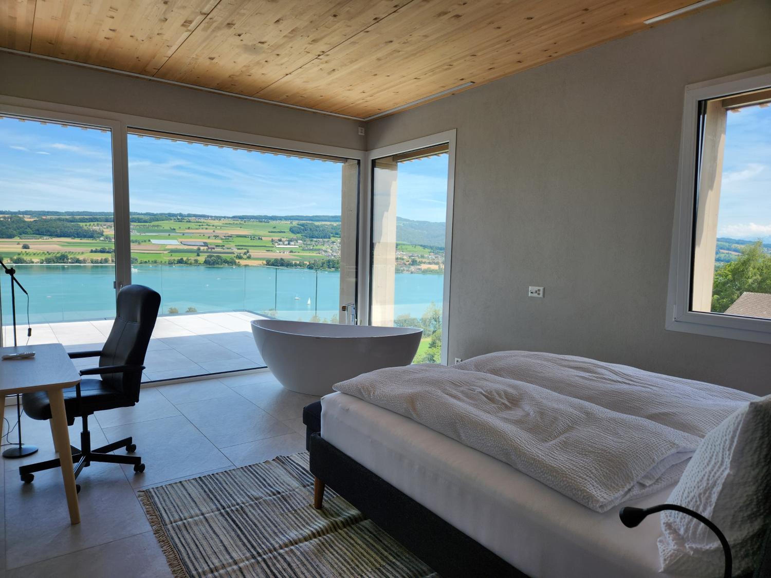 Lakeview Guest Rooms with huge rooftop terrace