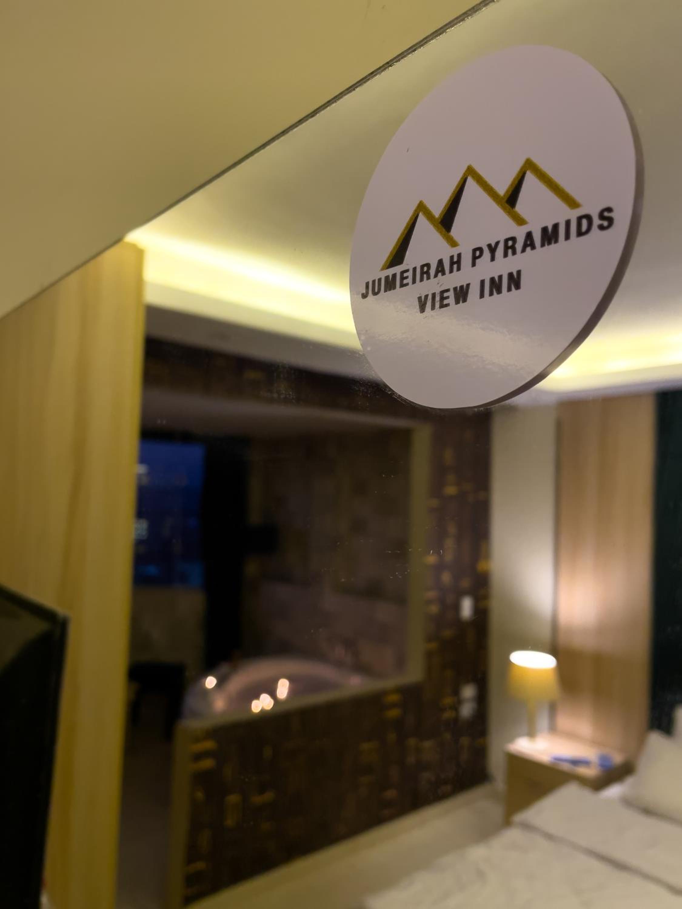 Jumeirah jacuzzi pyramids view inn