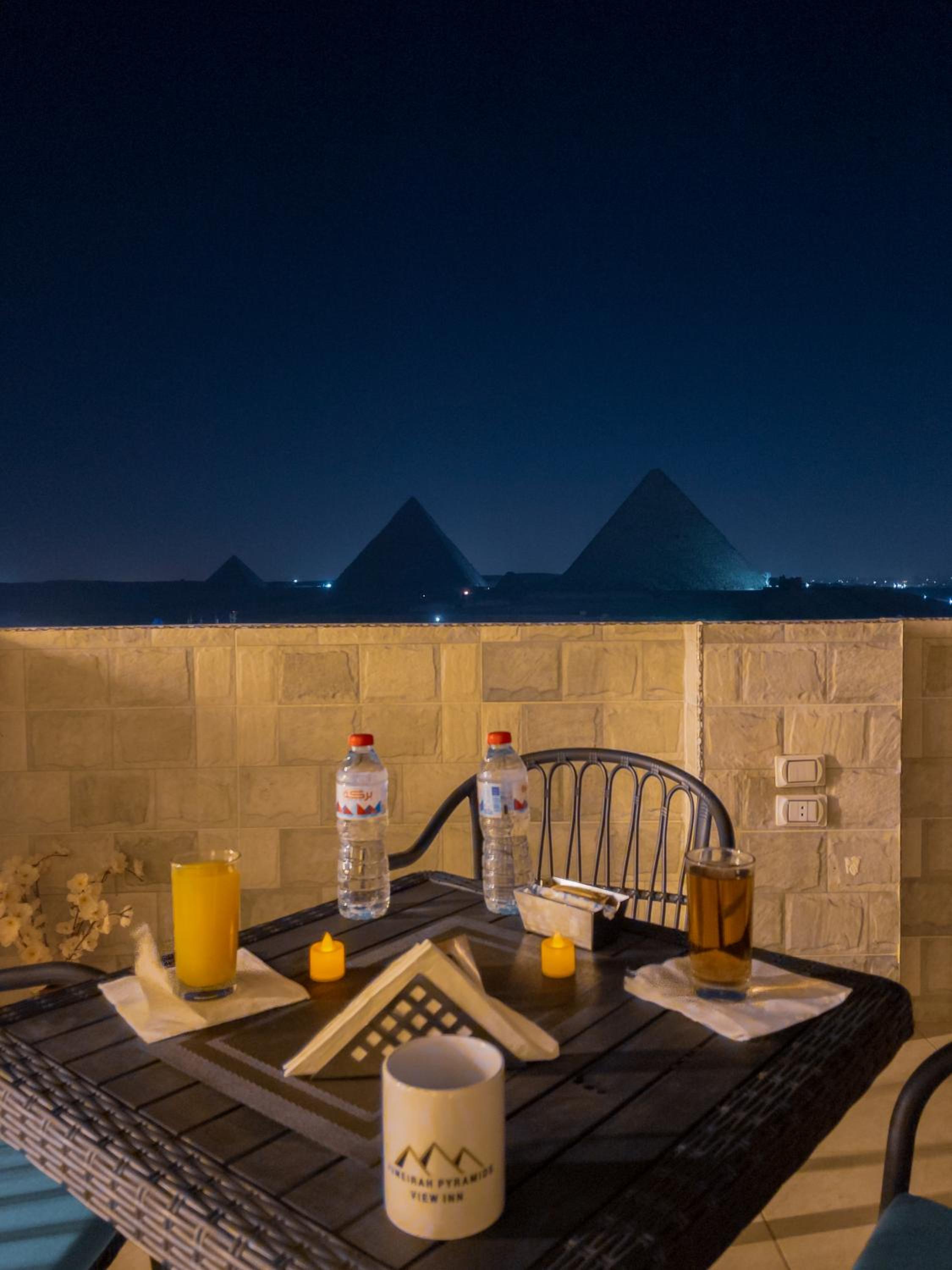 Jumeirah jacuzzi pyramids view inn