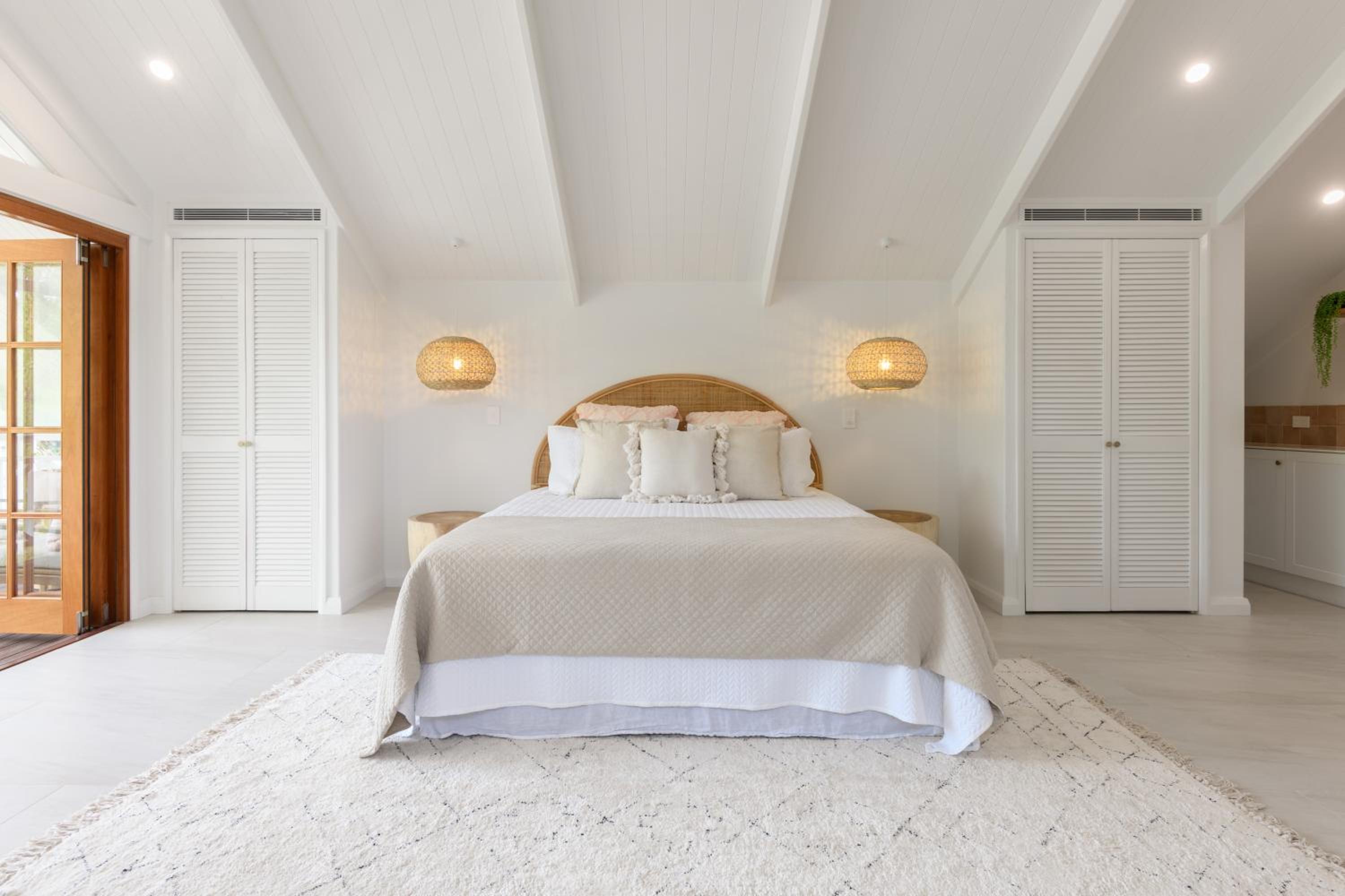 Luxury beachfront home 20 minutes from Cairns CBD