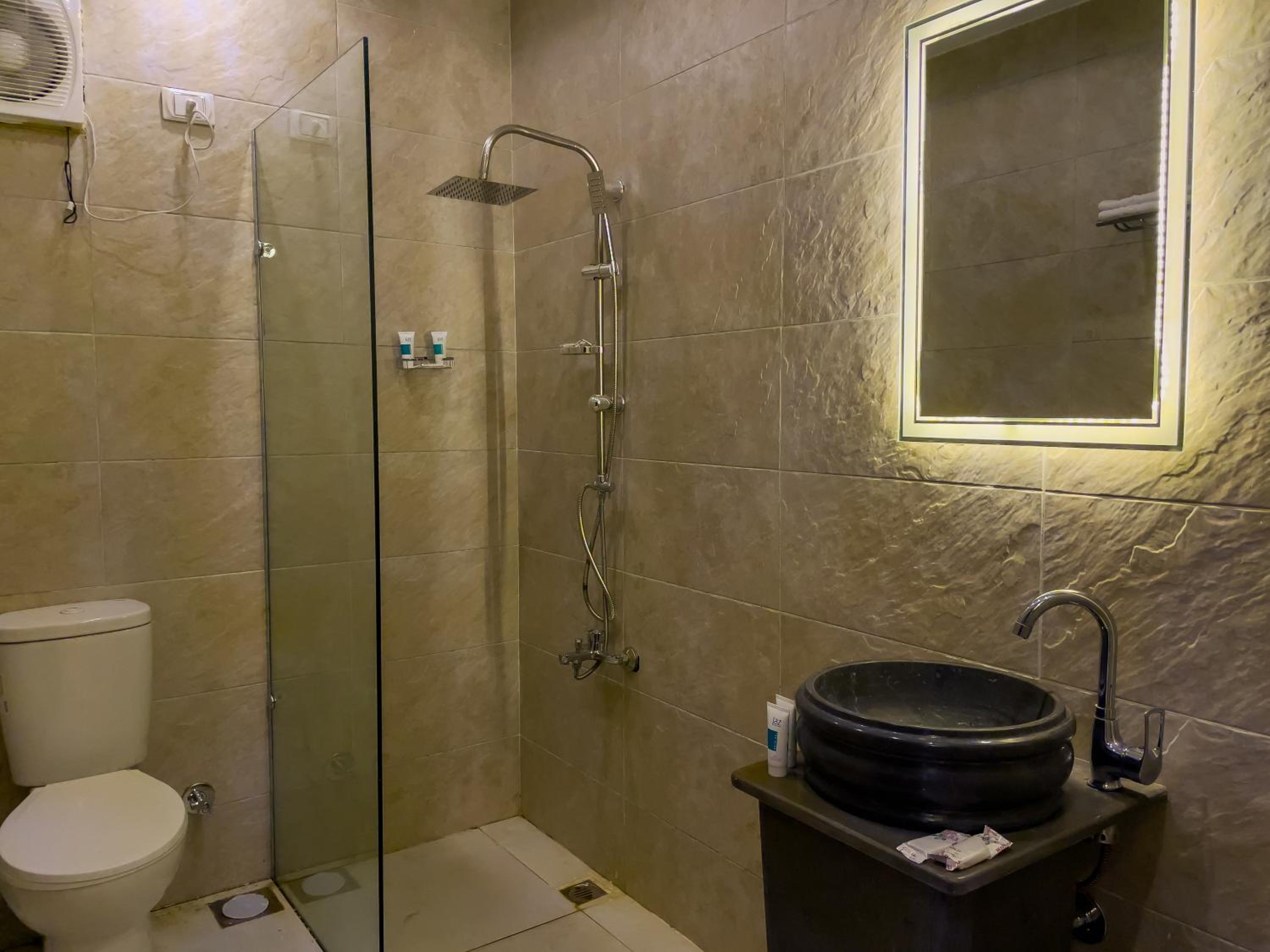 Jumeirah jacuzzi pyramids view inn