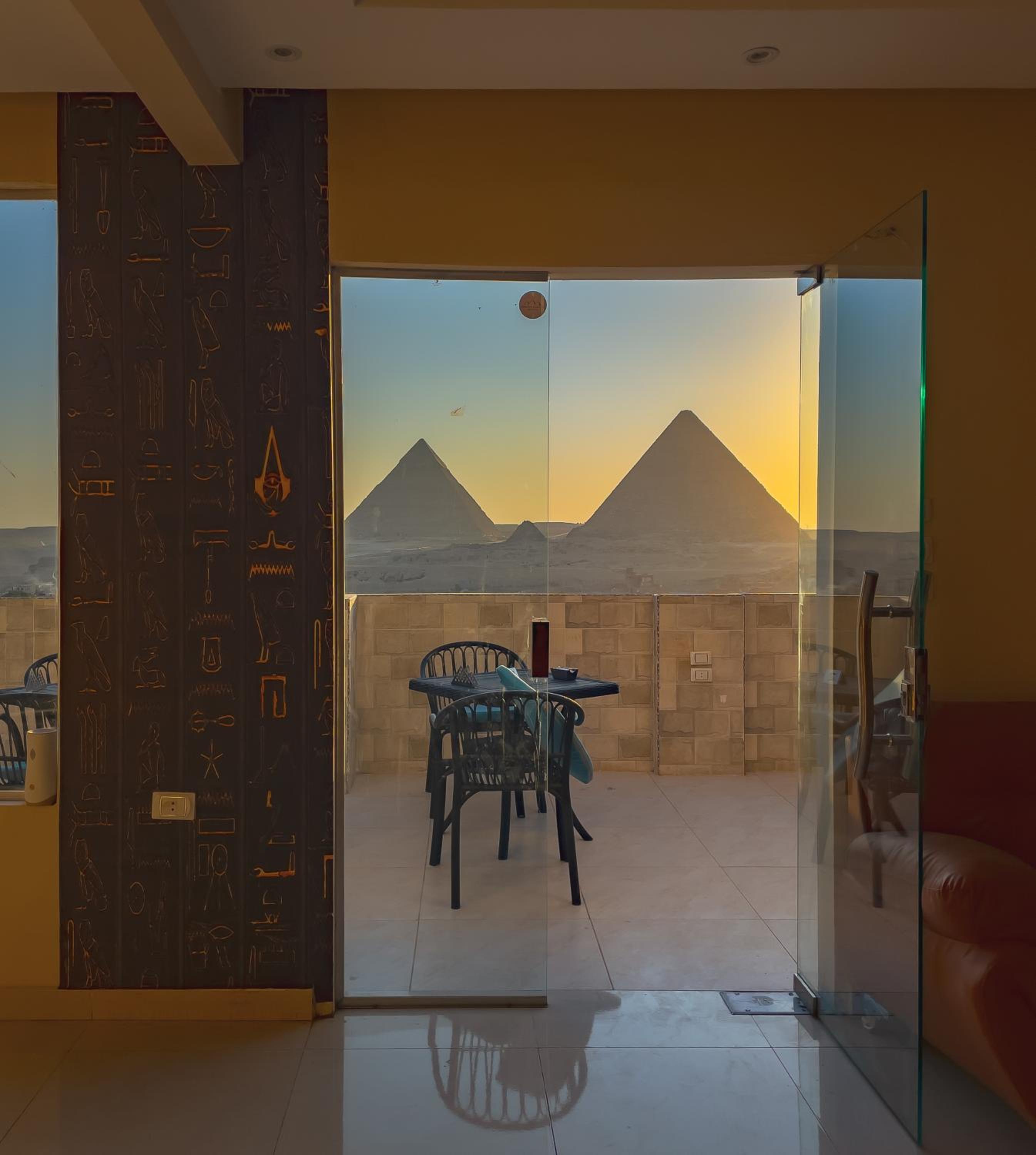 Jumeirah jacuzzi pyramids view inn