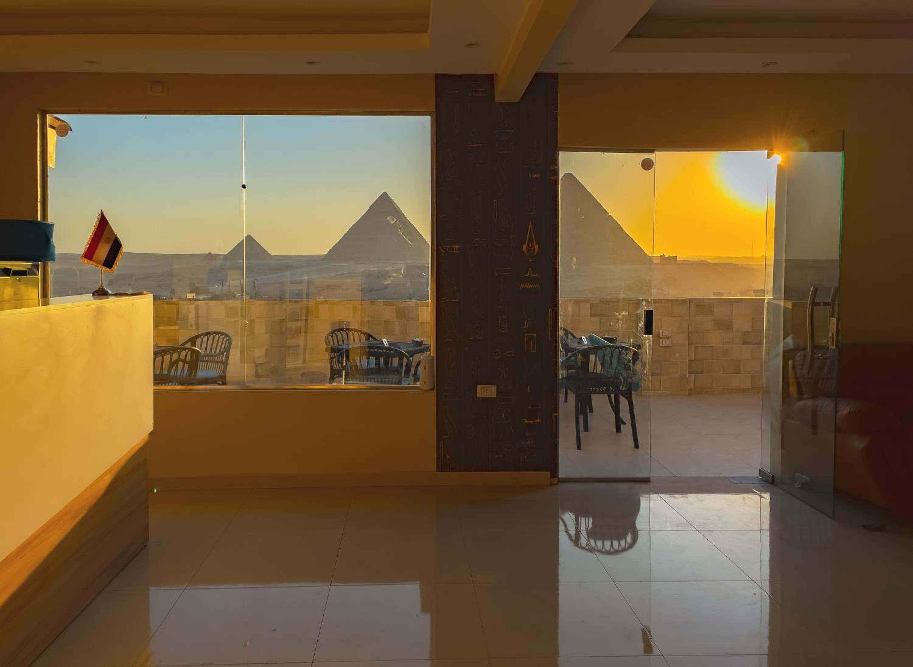 Jumeirah jacuzzi pyramids view inn