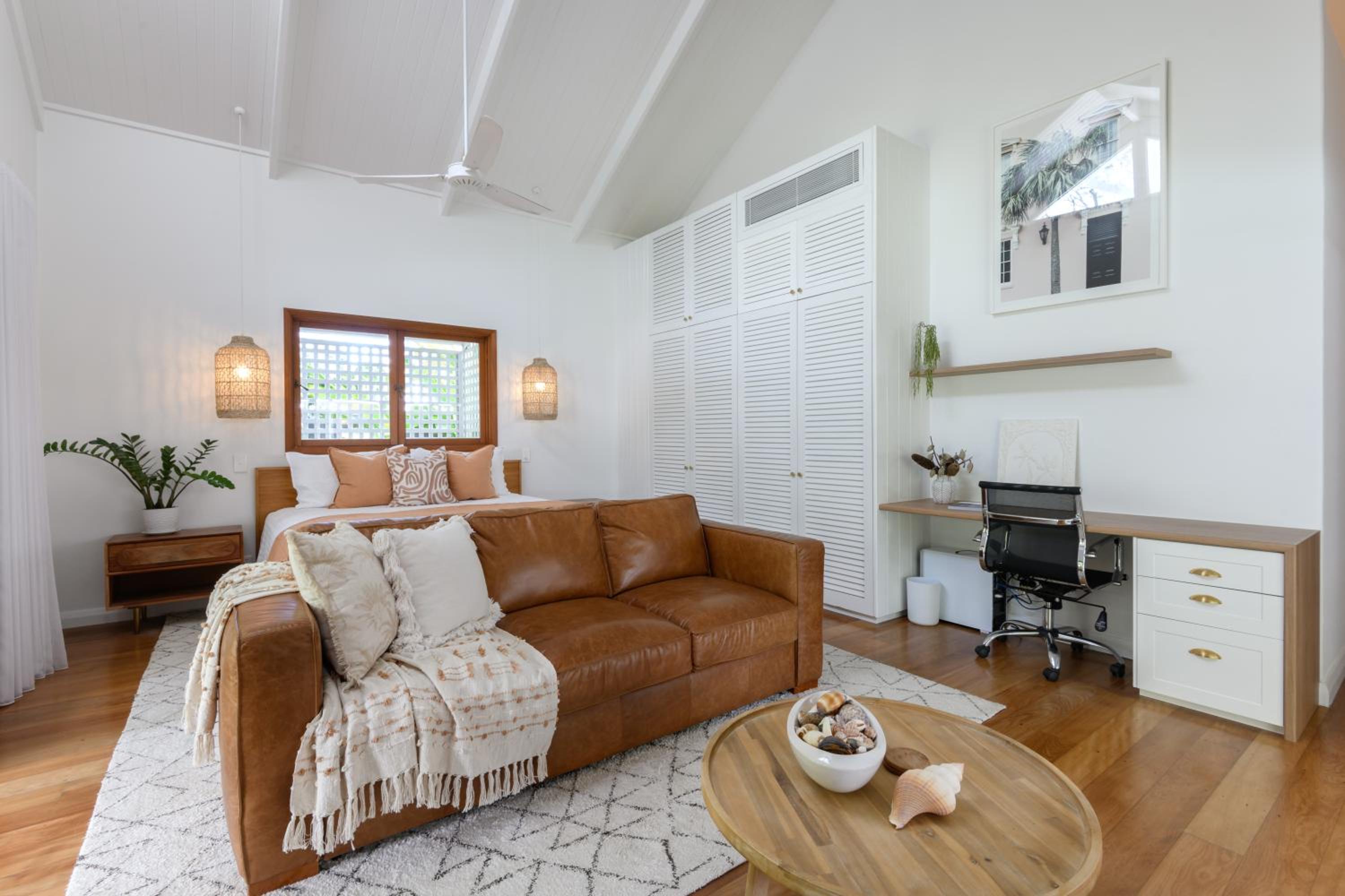 Luxury beachfront home 20 minutes from Cairns CBD