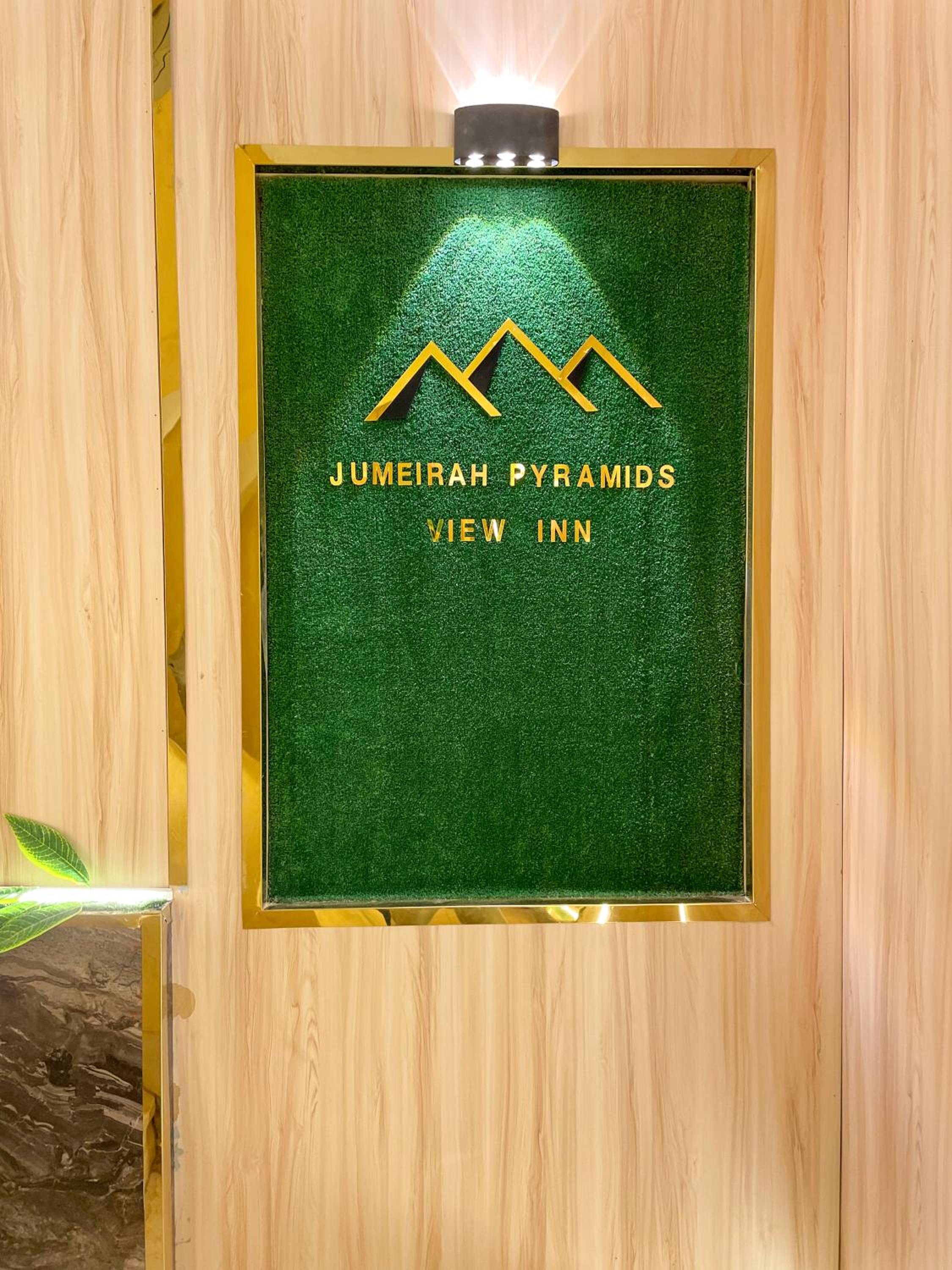 Jumeirah jacuzzi pyramids view inn