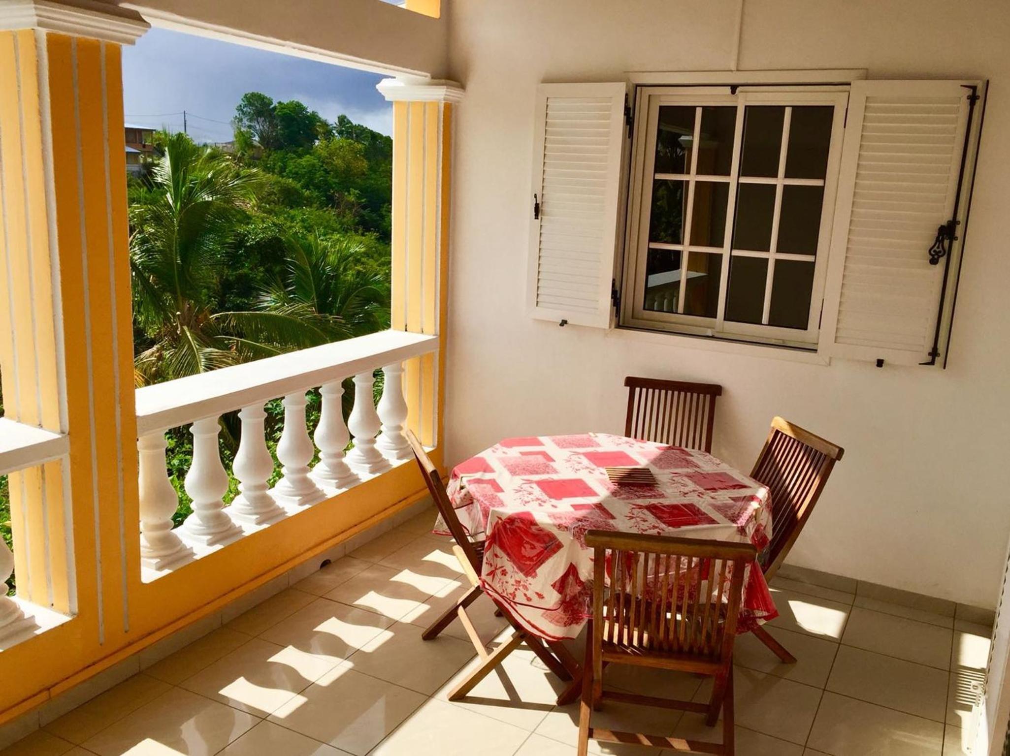 Maison charmante a Saint Anne avec jardin cloture view 4