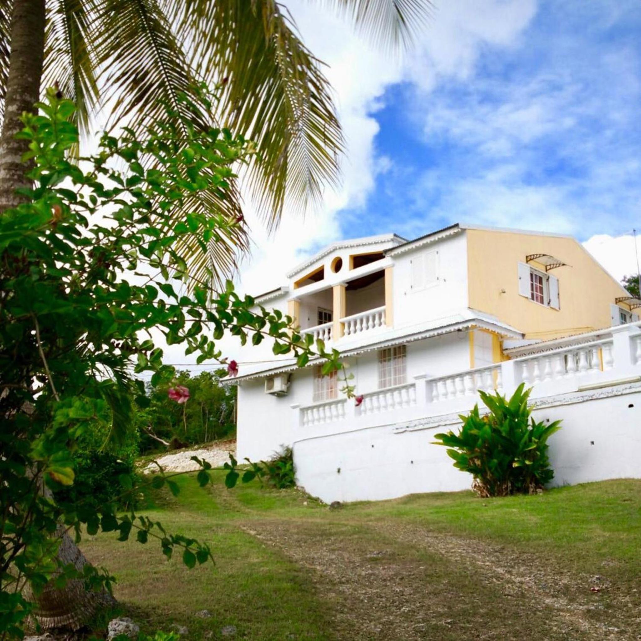 Maison charmante a Saint Anne avec jardin cloture view 3